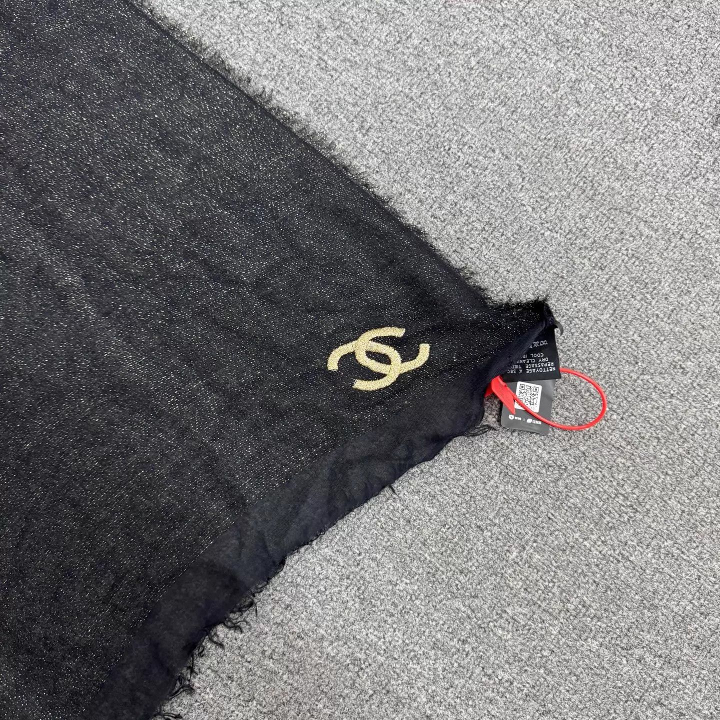 Chanel Chanel Black Gold CC Embroidery Lurex Oversized Scarf 99 New Size ONE SIZE - 2 Thumbnail