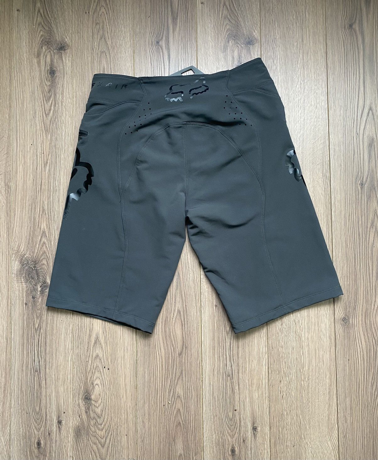 Fox Racing × Vintage Vintage Fox Racing Big Logo Grey Shorts Size 38 Size US 38 / EU 54 - 11 Thumbnail