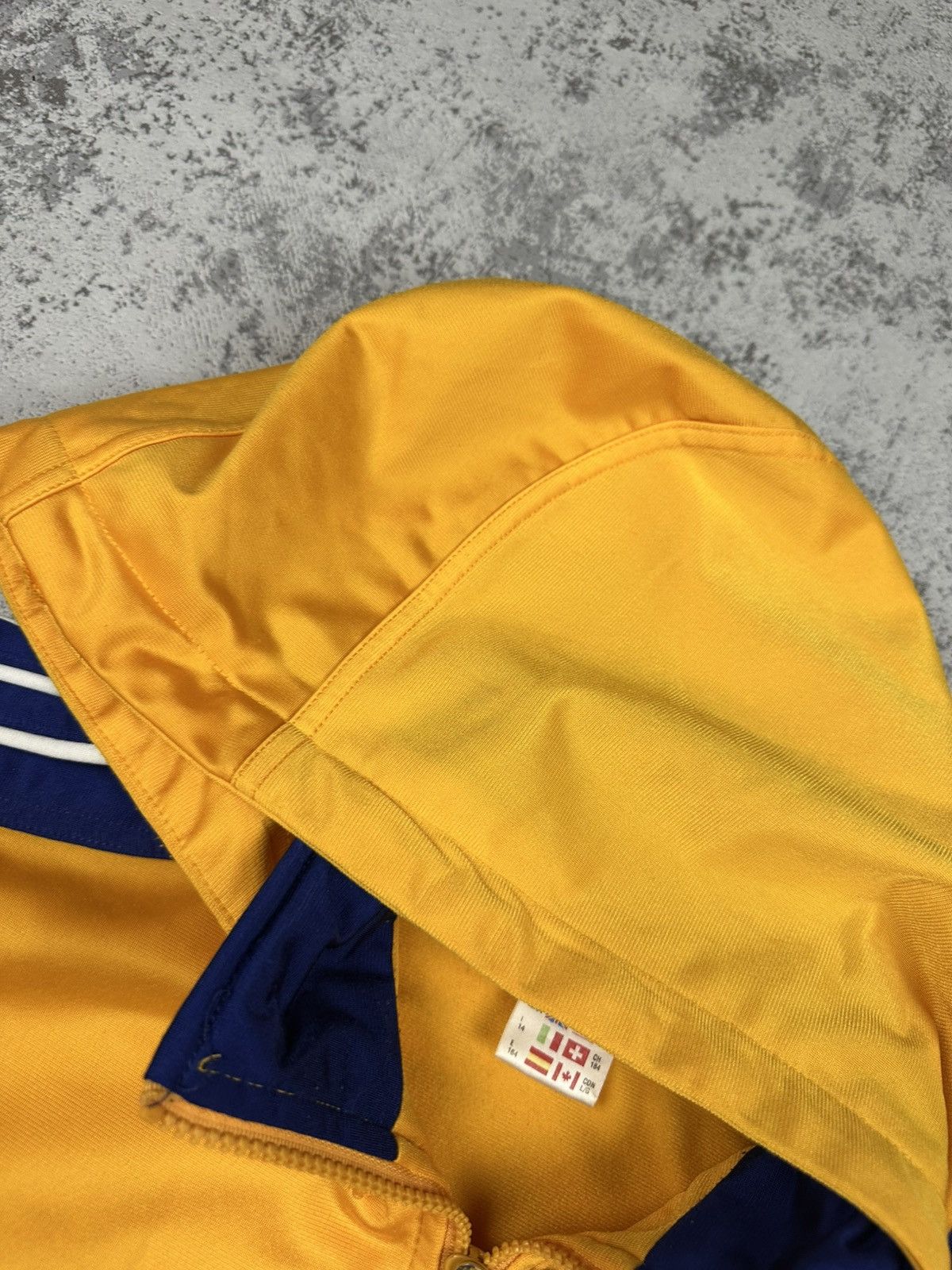 Adidas Adidas T-shirt Hood Zip L Vintage Size US L / EU 52-54 / 3 - 8 Thumbnail