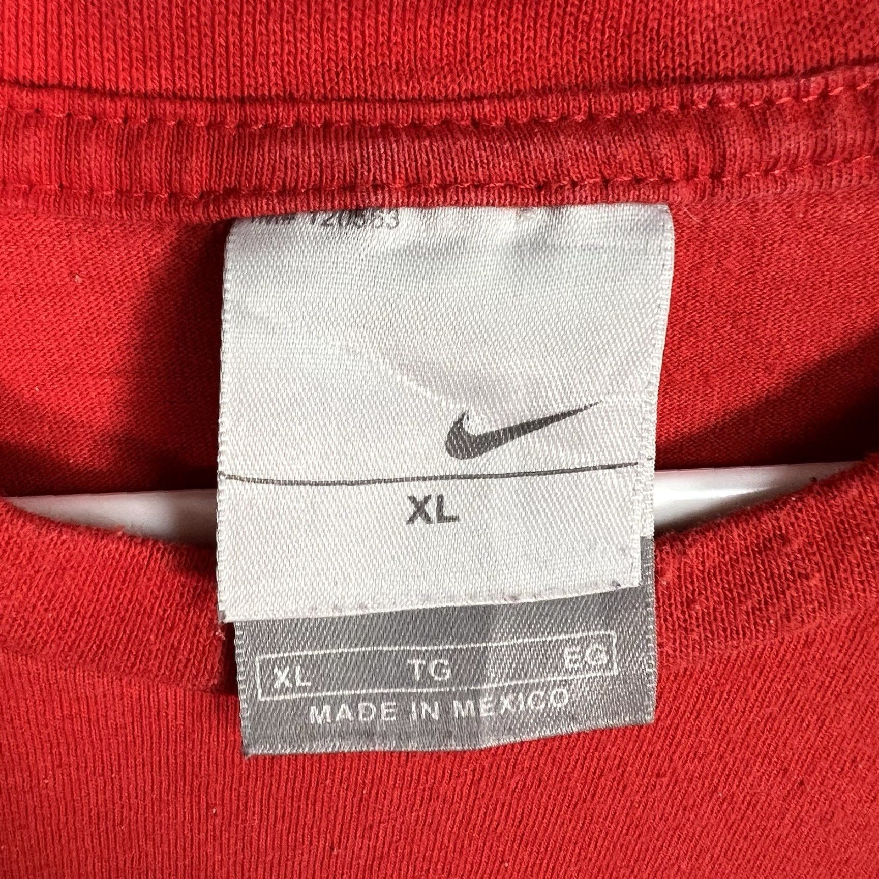 Nike VINTAGE Nike Swoosh T Shirt Men's XL Red 2000s Graphic Tee Sportswear/Beach Mens Size US XL / EU 56 / 4 - 5 Thumbnail