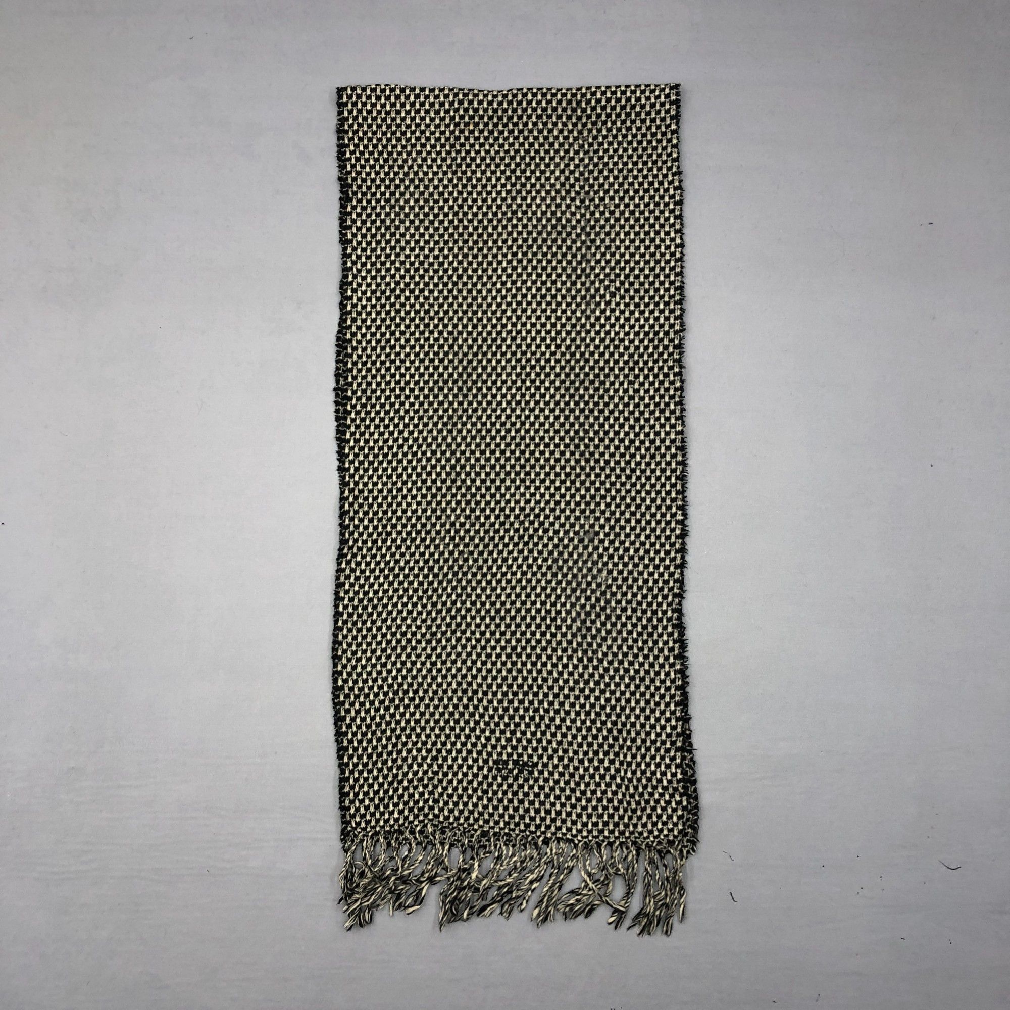 Hugo Boss Vintage Hugo Boss Scarf Muffler Wool Winter Fringe Scarves Size ONE SIZE - 2 Thumbnail