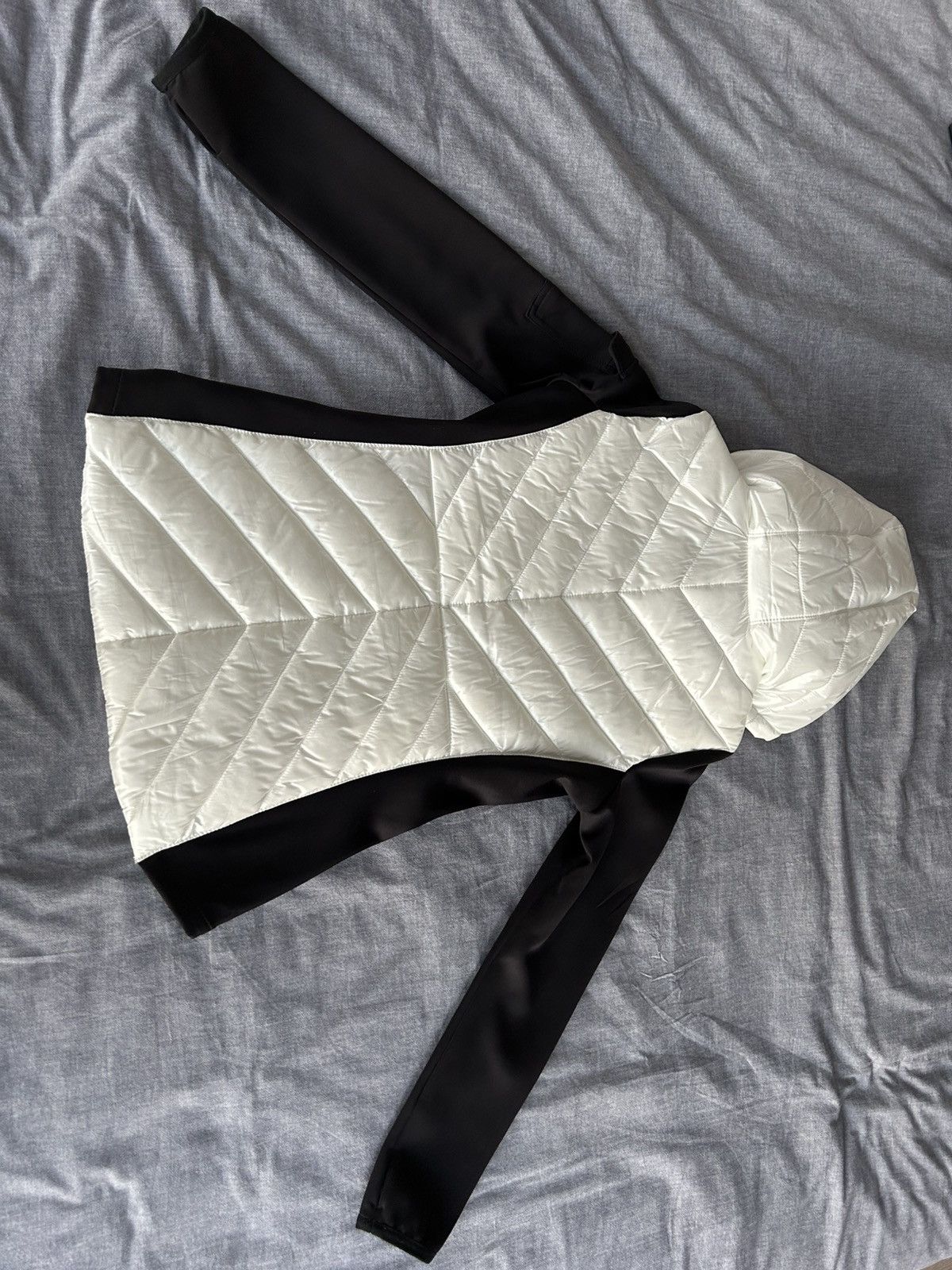Calvin Klein Calvin Klein Performance White & Black Hybrid Puffer Jacket Size XS / US 0-2 / IT 36-38 - 2 Thumbnail