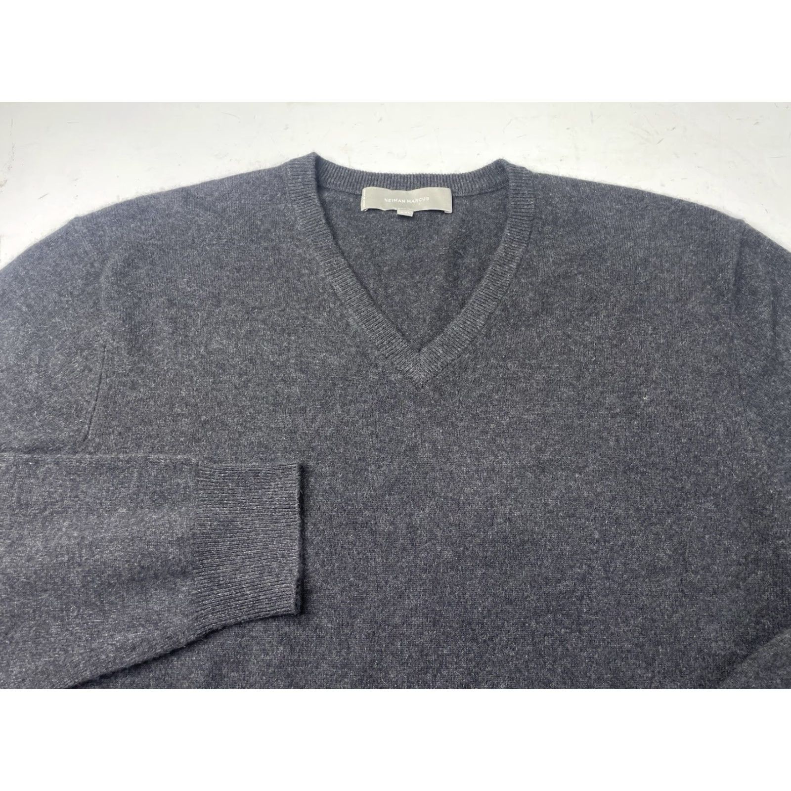 Neiman Marcus VINTAGE Neiman Marcus 100% Cashmere V Neck Sweater-Men's 2XL Dark Gray Luxury Size US XXL / EU 58 / 5 - 2 Thumbnail