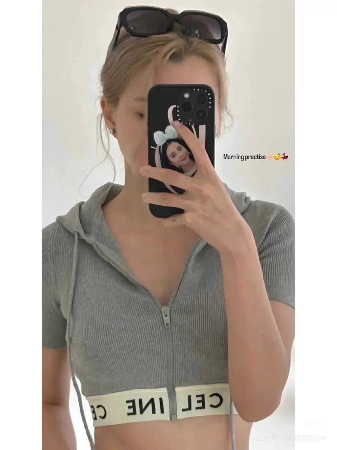 Celine Celine cropped knit hoodie M Pre-Owned Size M / US 6-8 / IT 42-44 - 1 Thumbnail