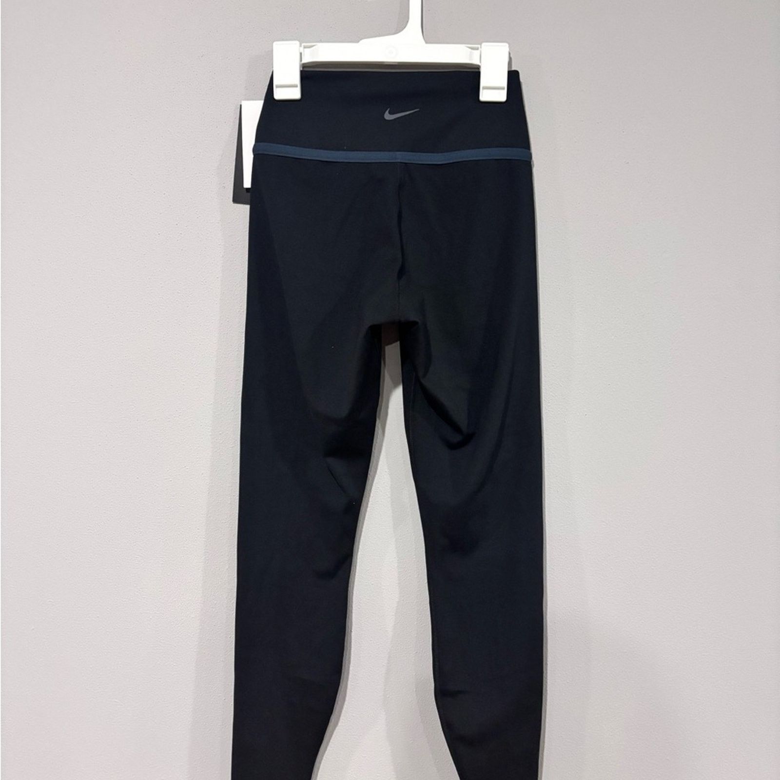 Nike Nike Women's Black and Blue Leggings Size 27" / US 4 / IT 40 - 6 Thumbnail