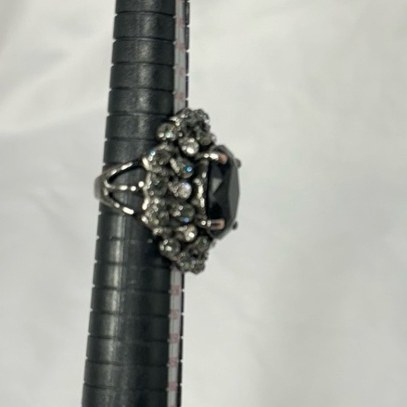 NBDN Nobrandedon VTG style black metal finish crystal ring Size ONE SIZE - 5 Thumbnail