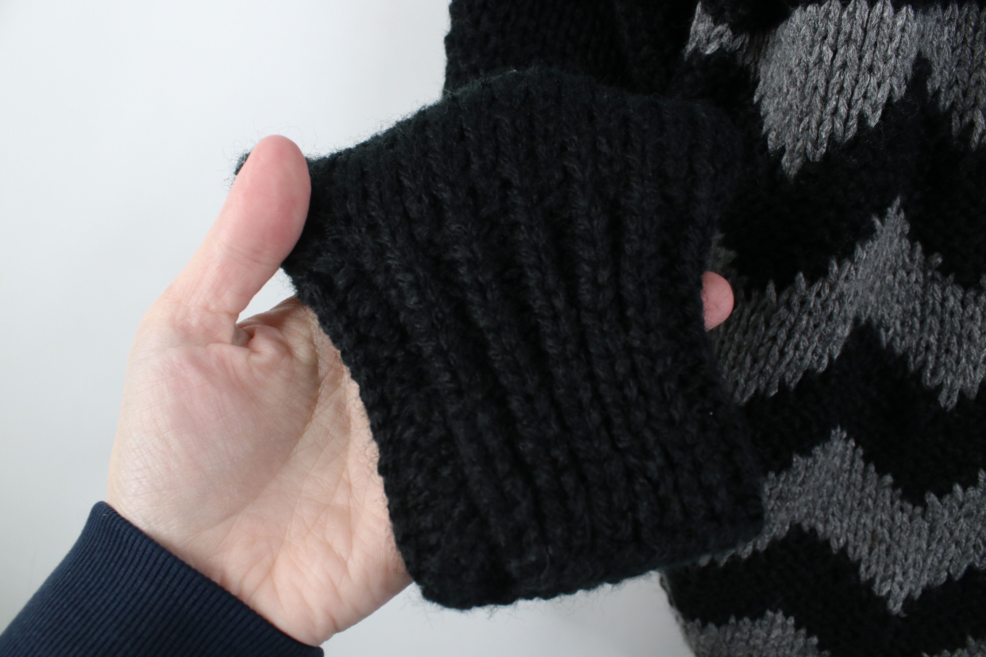 Vintage Deadstock Vintage 90s Streetwear Hand Knit Geometric Sweater Size M / US 6-8 / IT 42-44 - 8 Thumbnail