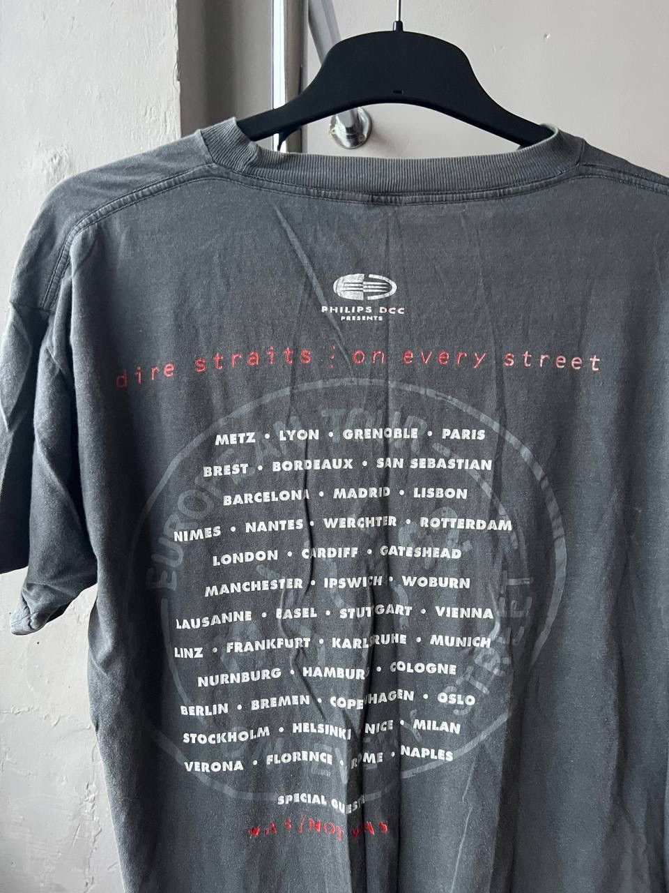 Vintage 90’S DIRE STRAITS ON EVERY STREET EUROPEAN TOUR 1992 TSHIRT Size US L / EU 52-54 / 3 - 14 Thumbnail