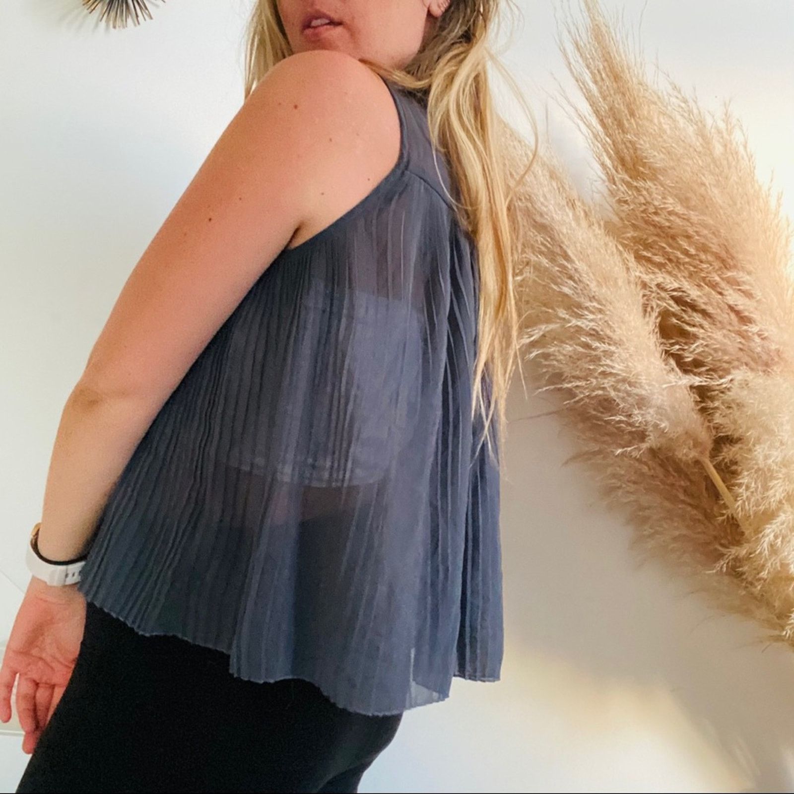 Forever 21 FOREVER 21 Grey Pleated Button Sheer Tank Top Blouse Shirt Size M / US 6-8 / IT 42-44 - 3 Thumbnail