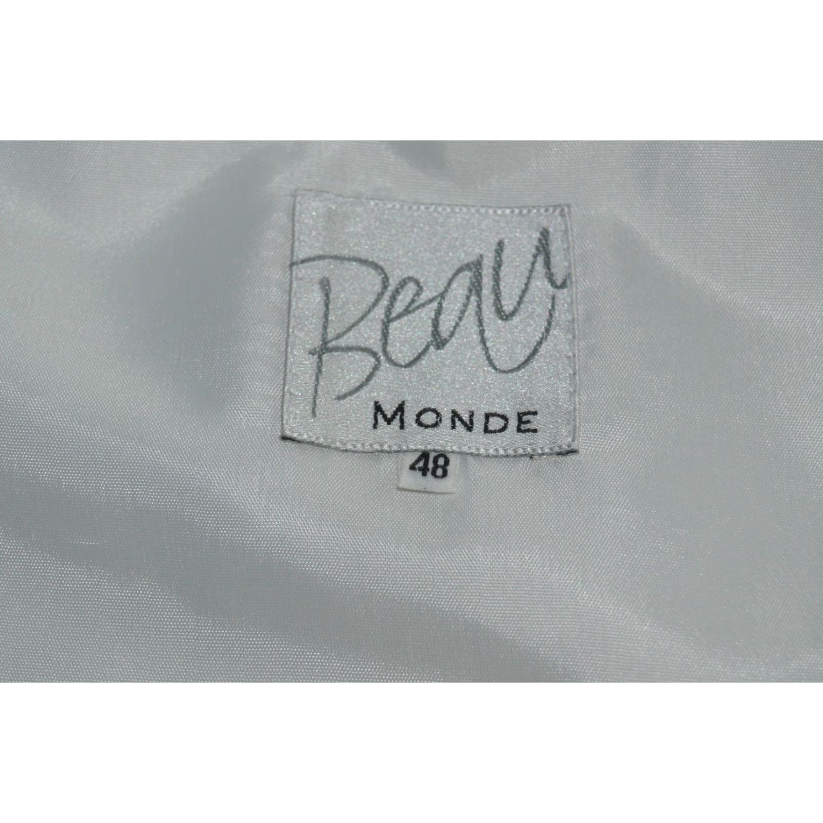 Bill Blass Beau Monde Mens Vest Waistcoat White 48 VEST Regular 48 White Striped Button Collarless Bill Blass Men Mens Waistcoat-Vest Vintage? No. Size US M / EU 48-50 / 2 - 3 Thumbnail