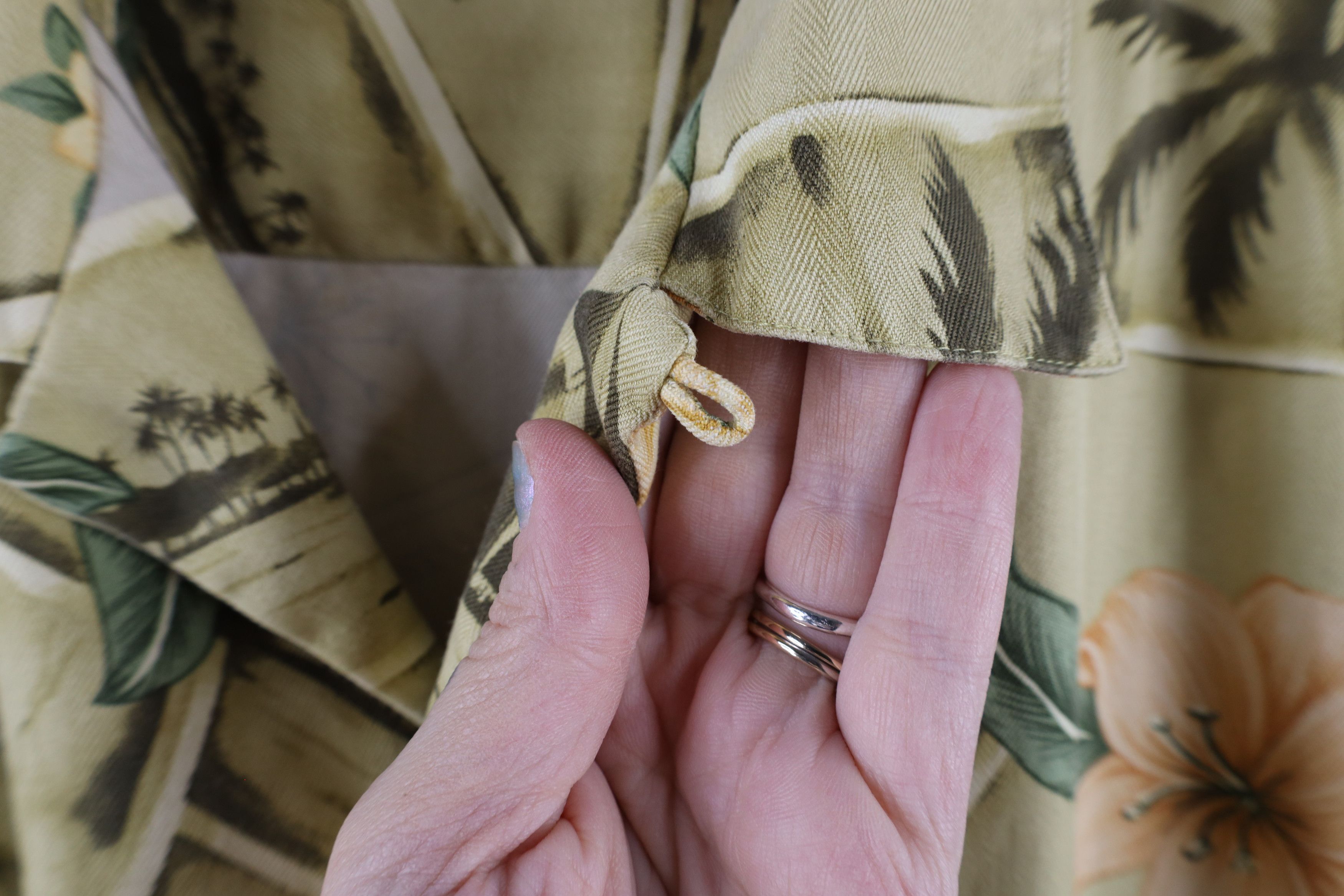 Tommy Bahama × Vintage Vintage Tommy Bahama Relax Looped Collar Button Shirt Size US L / EU 52-54 / 3 - 8 Thumbnail