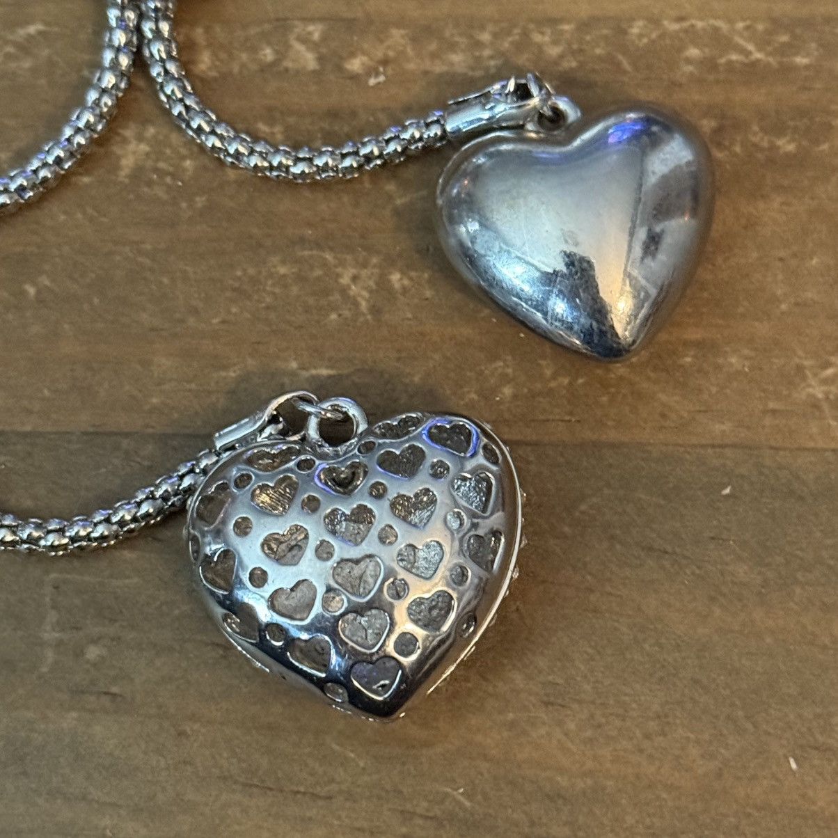 Other Silver tone love knot double heart pendant necklace Size ONE SIZE - 5 Thumbnail