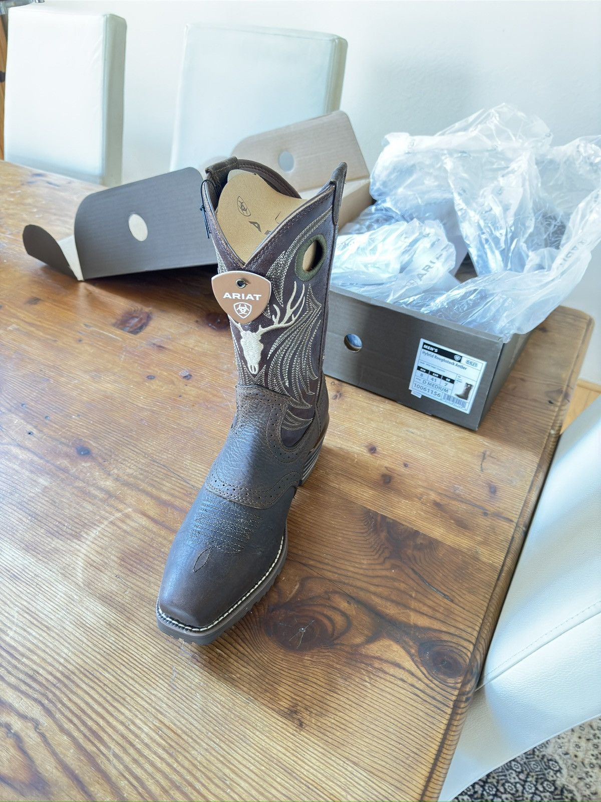 Cowboy Boots Ariat ARAT Men's Hertage Roughstock Western Boot - Main Image