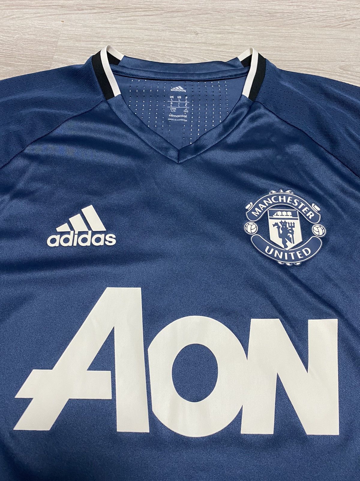 Adidas Adidas Manchester United Jersry training 2016 away size M-L Size US M / EU 48-50 / 2 - 2 Thumbnail