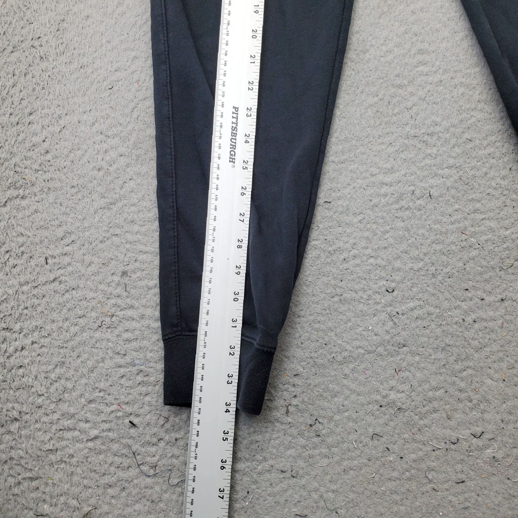 Nike Nike Jogger Pant Womens Small Black Fleece Lined Elastic Waist Gym Logo Athletic Precious: 25.75" Inseam 34" Outseam 27" waist 90s? Size 28" / US 6 / IT 42 - 3 Thumbnail