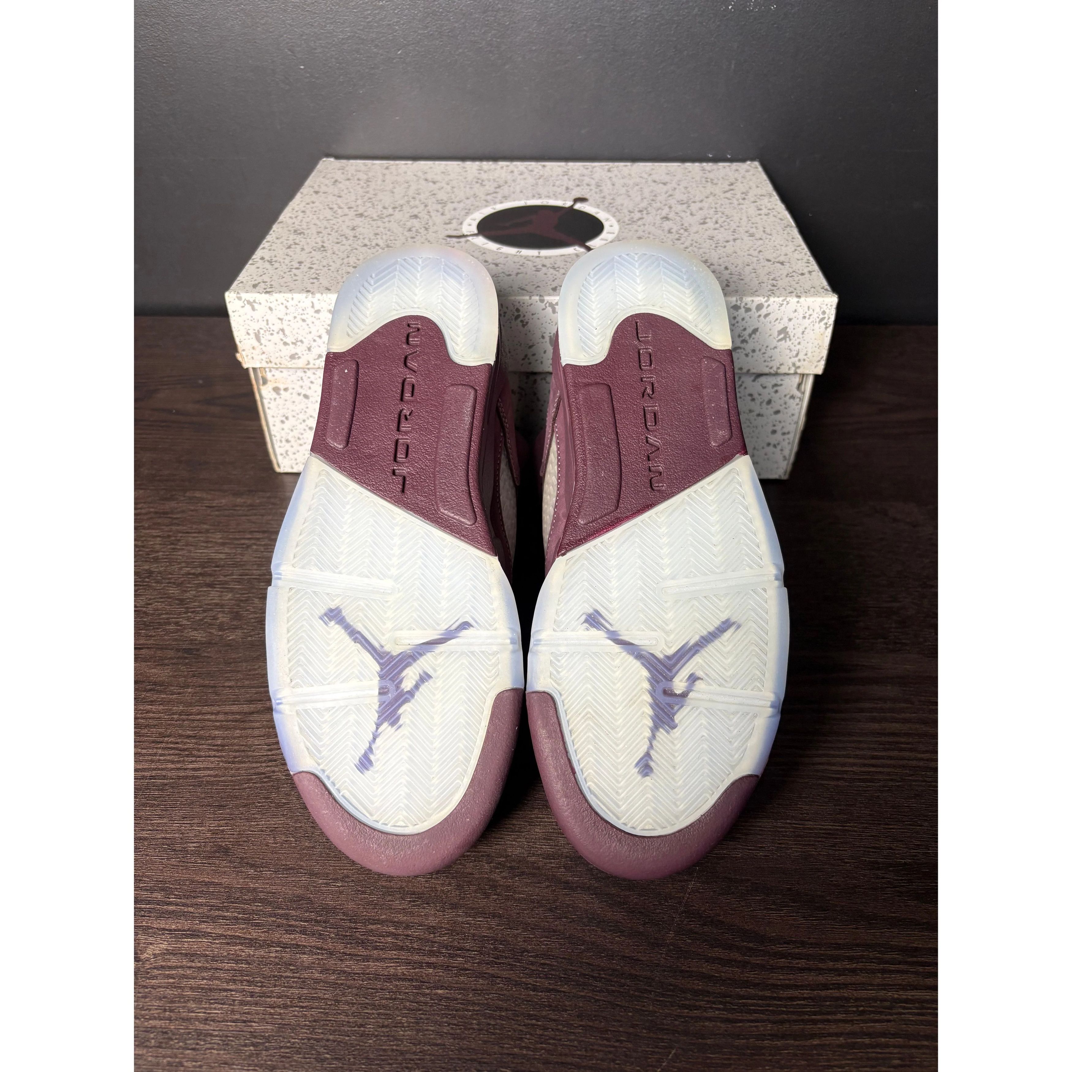 Jordan Brand 6Y - Air Jordan 5 Retro "Burgundy" (2023) (GS) **PRE-OWNED** Size US 6 / EU 39 - 5 Thumbnail