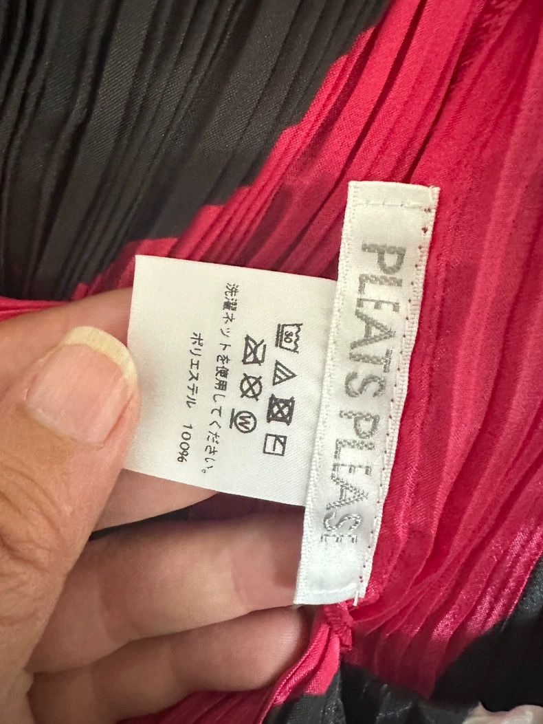 Issey Miyake Issey Miyake size:one size Ruby, red record, big pleated l Size S / US 4 / IT 40 - 3 Thumbnail