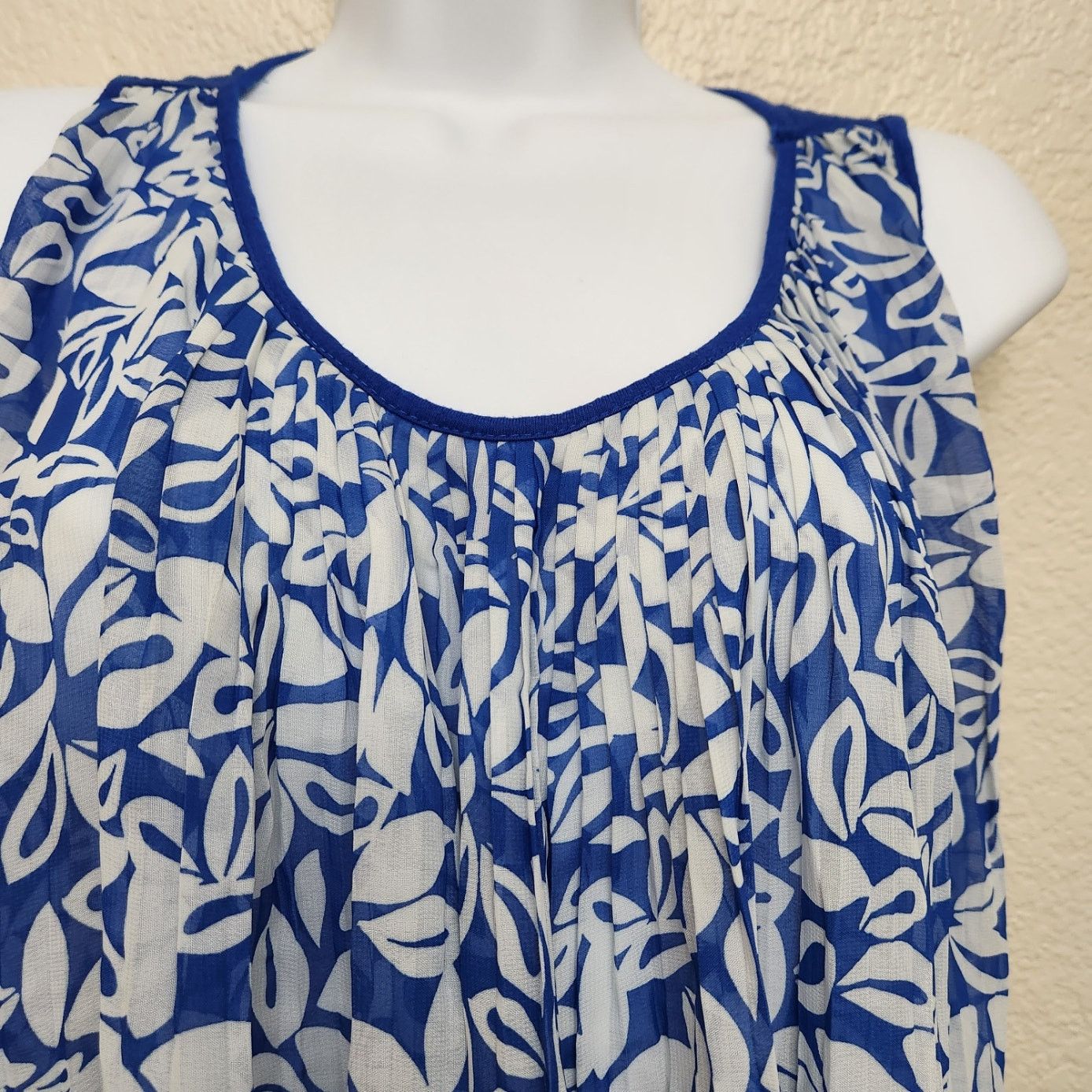 Covington Covington Blue White Floral Pleated Sleeveless Top Small Size S / US 4 / IT 40 - 2 Thumbnail