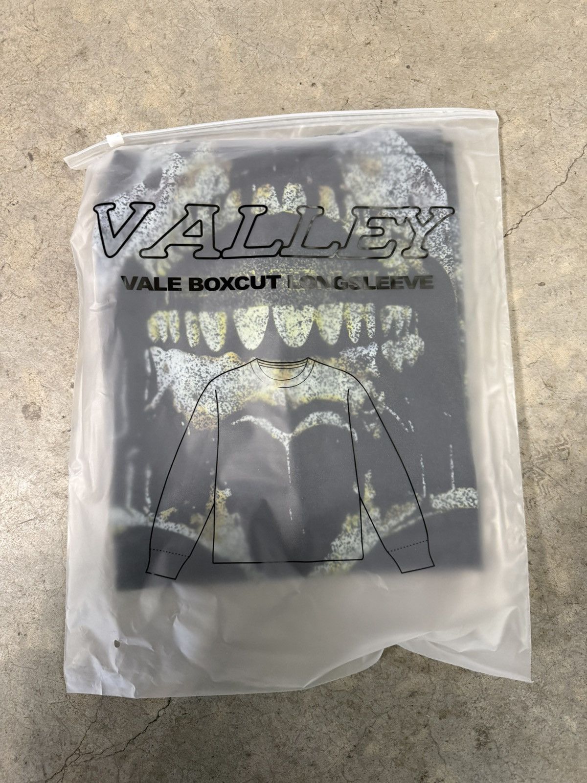 Vale Vale Forever Gravedigger Long-Sleeve ‘Black’ Size US L / EU 52-54 / 3 - 8 Thumbnail