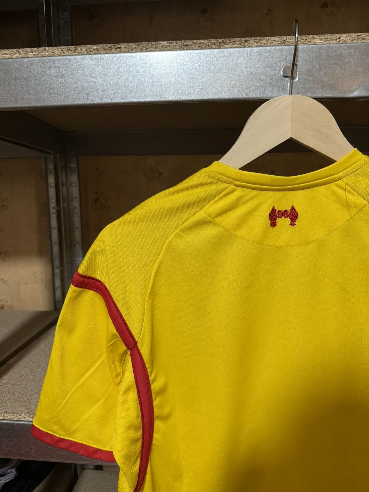 Vintage × Warrior Warrior Liverpool 2014 2015 Away Soccer Football Jersey Size US S / EU 44-46 / 1 - 4 Thumbnail