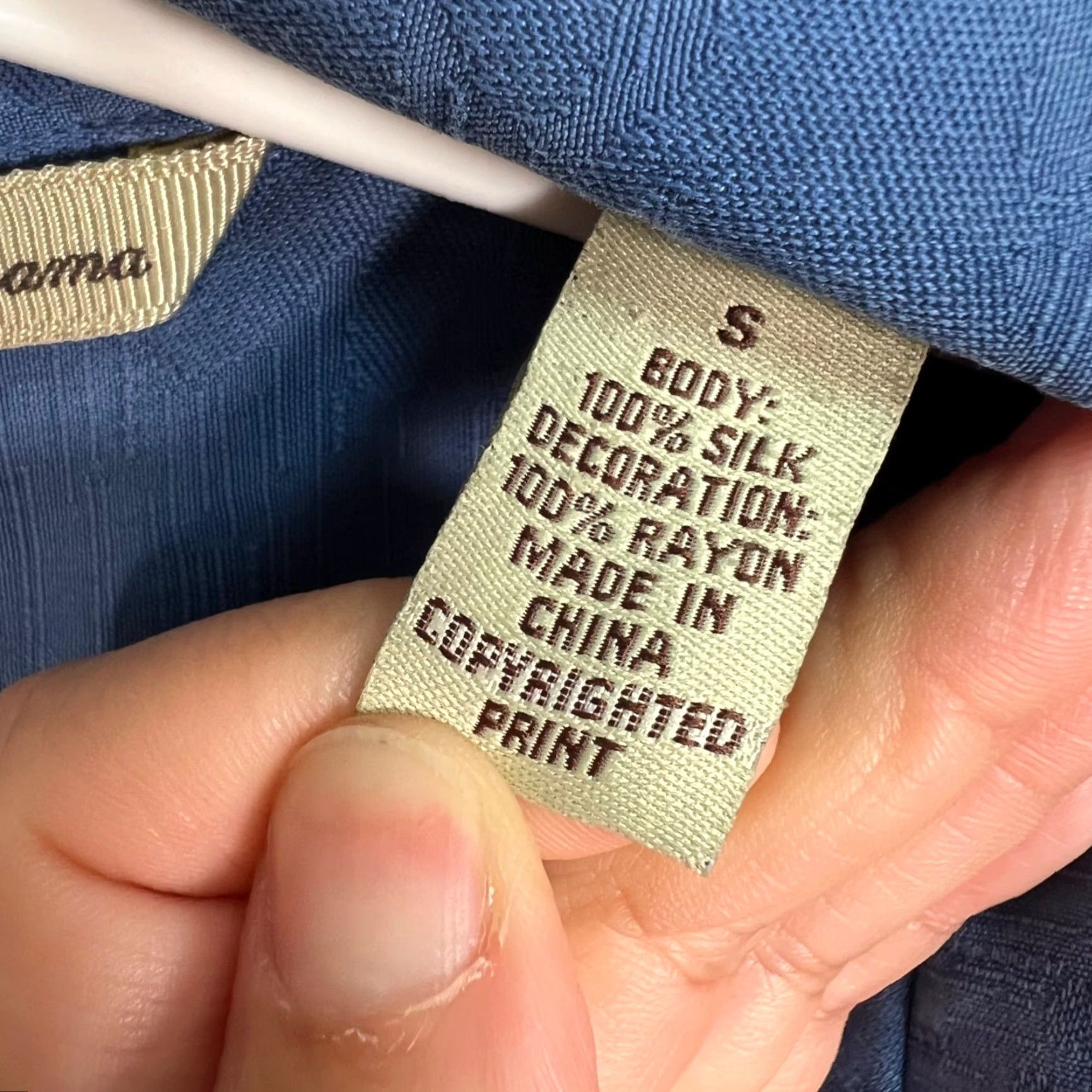 Tommy Bahama VINTAGE Tommy Bahama Shirt Mens Small Blue Silk 100% Saki Lounge Button-Up Short Sleeve Casual 90s Event? (Note: remove question) Size US S / EU 44-46 / 1 - 4 Thumbnail