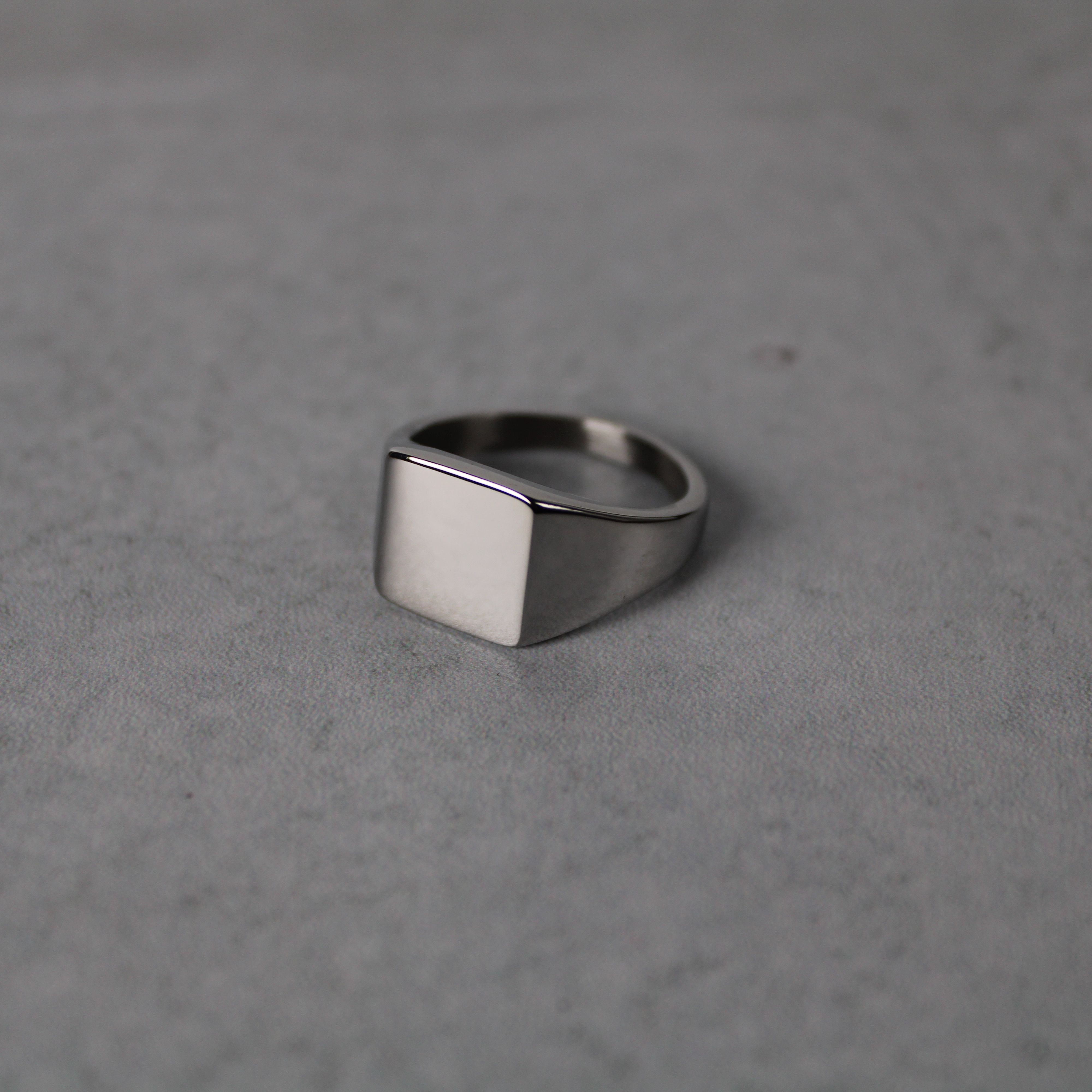 Jewelry × Vintage Silver Square Signet Ring 14MM size 8 US Size ONE SIZE - 1 Thumbnail