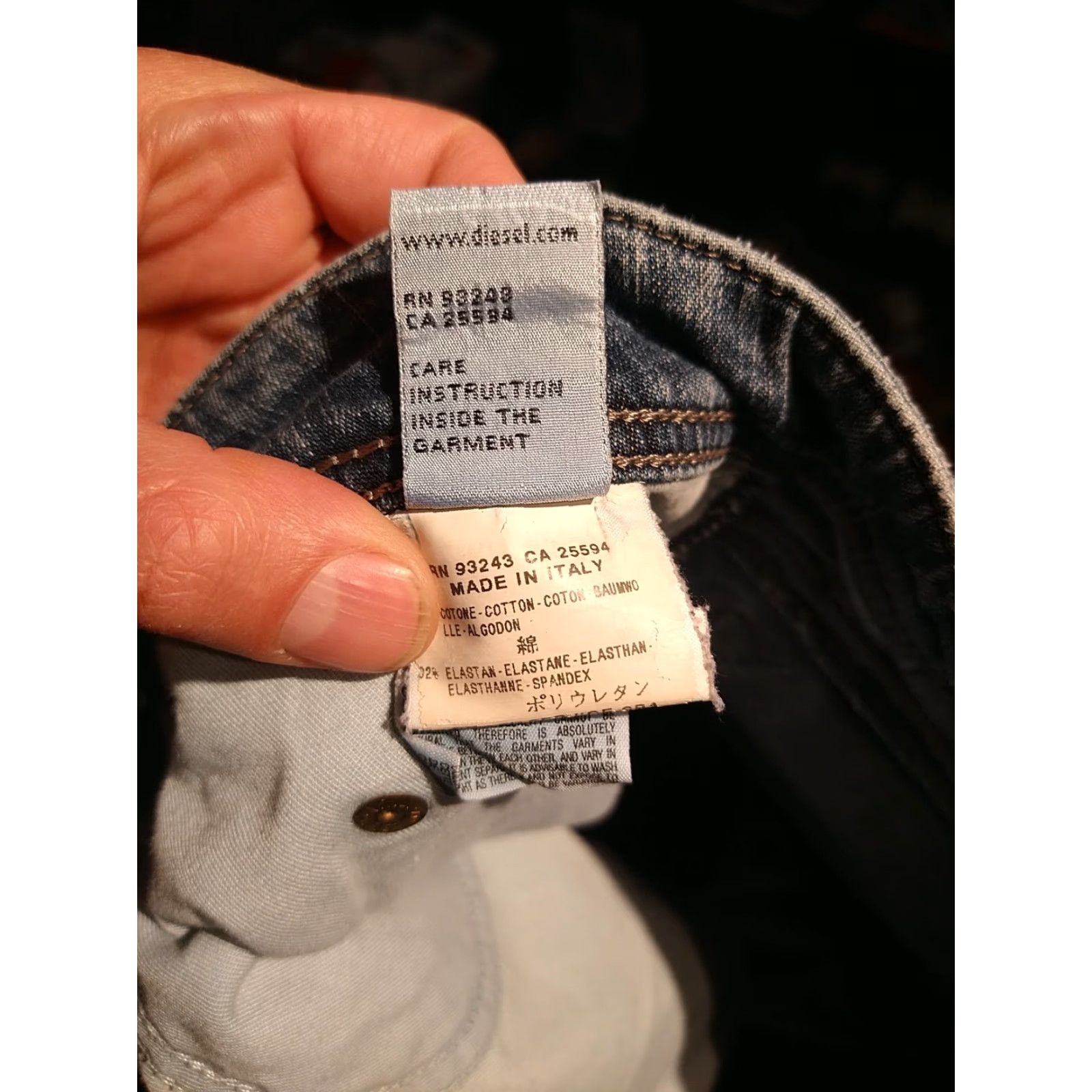 Diesel VINTAGE Diesel Jeans Size 33 Made In Italy Straight Leg Button Fly Men Denim Blue 31in Inseam Adult Mens Regular 33 Size US 33 - 4 Thumbnail