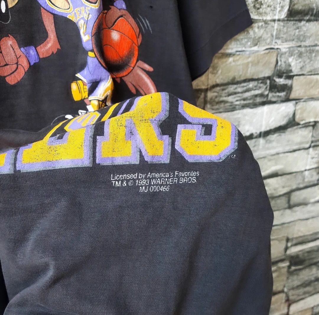 Warner Bros Vtg 90's Looney Tunes LA Lakers Tshirt Size US L / EU 52-54 / 3 - 3 Thumbnail