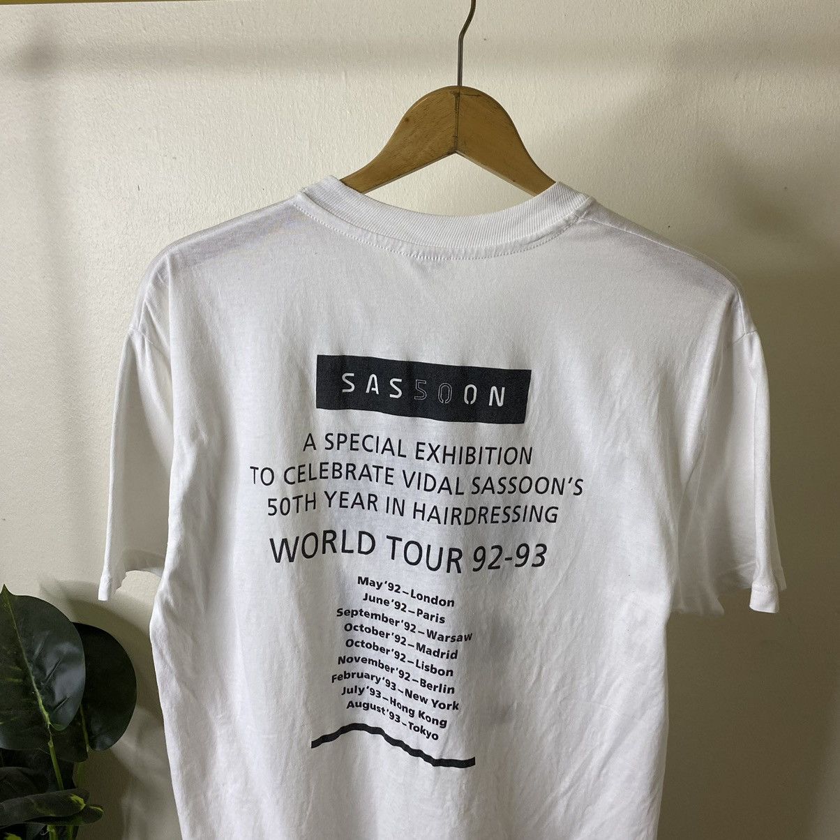 Vintage 1990s Vidal Sassoon World Tour Special Exhibition T-shirt Size US L / EU 52-54 / 3 - 6 Thumbnail