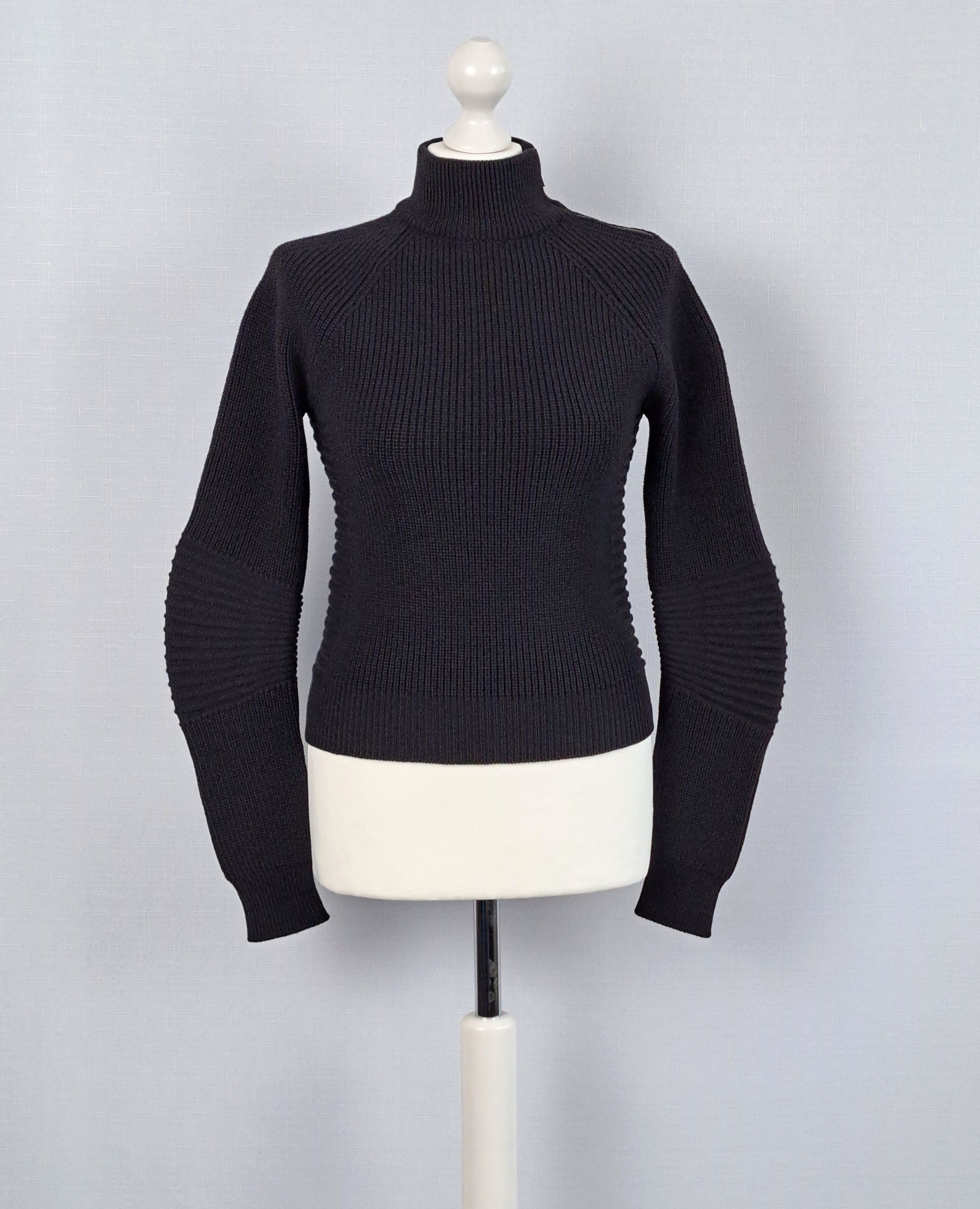 Belstaff BELSTAFF cropped wool sweater. Made in Italy Size XS / US 0-2 / IT 36-38 - 1 Thumbnail