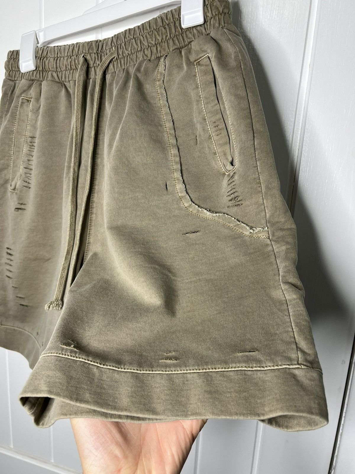 Other XXIIIBAIRHSORT-KHAKI-MEDIUM BAIR DISTRESSED SHORT Size US 32 / EU 48 - 2 Thumbnail