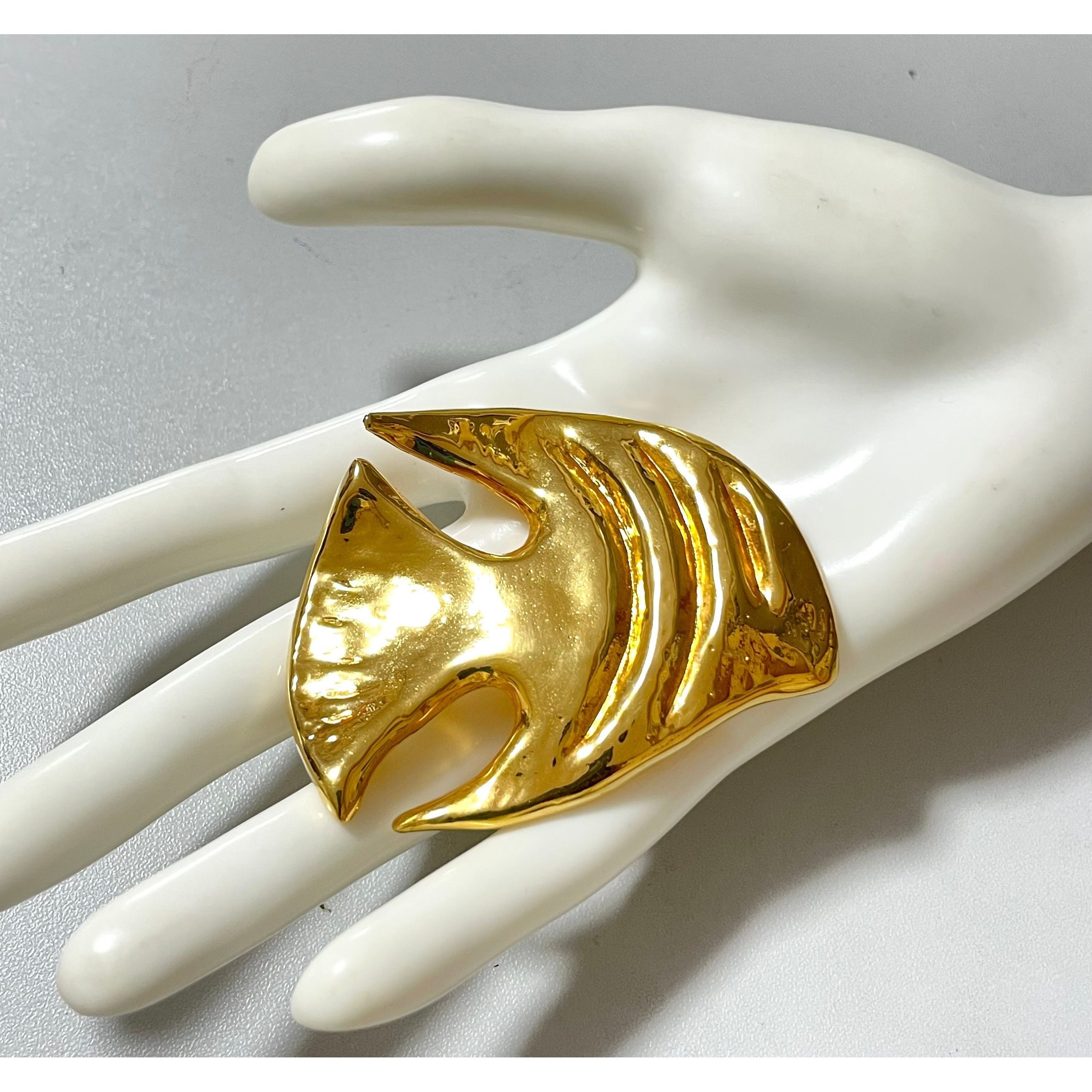 Yves Saint Laurent Vintage Yves Saint Laurent golden fish pin brooch. For hat, Size ONE SIZE - 1 Thumbnail