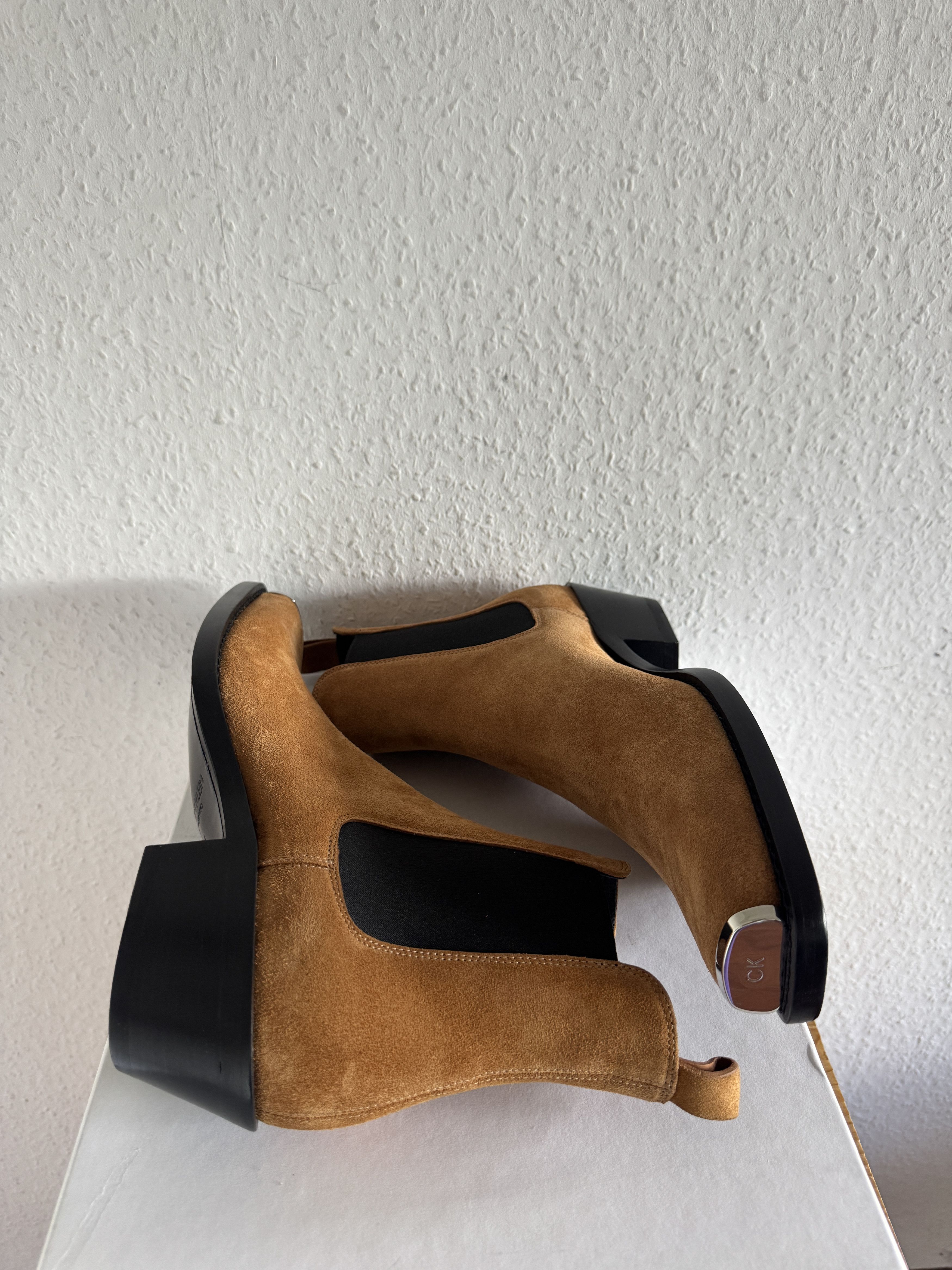 Calvin Klein 205W39NYC Walnut Suede Chelsea Boot Size US 11 / EU 44 - 10 Thumbnail