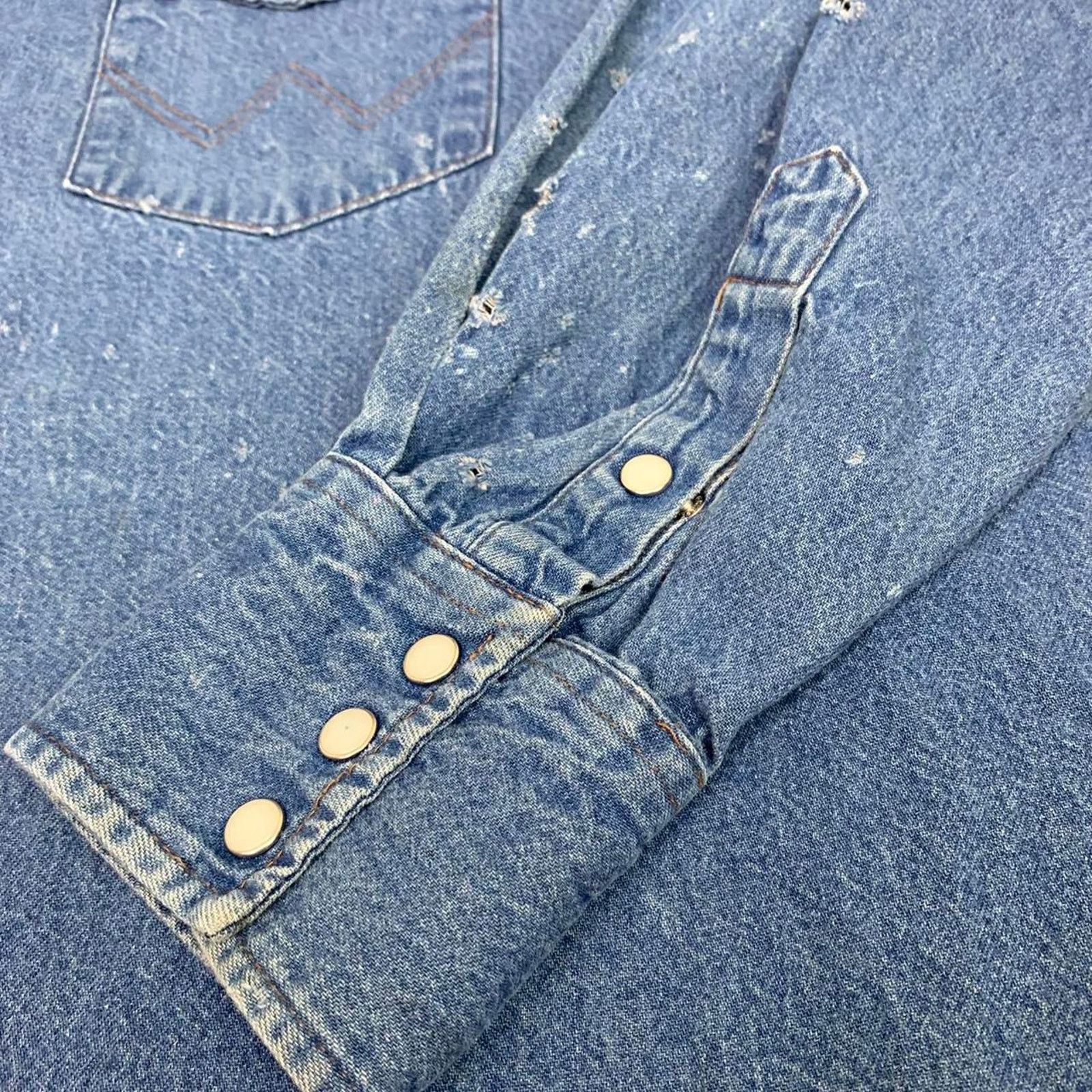 Vintage × Wrangler VTG Wrangler Denim Button Up Shirt with Pearl Snap Buttons Size US XXL / EU 58 / 5 - 3 Thumbnail