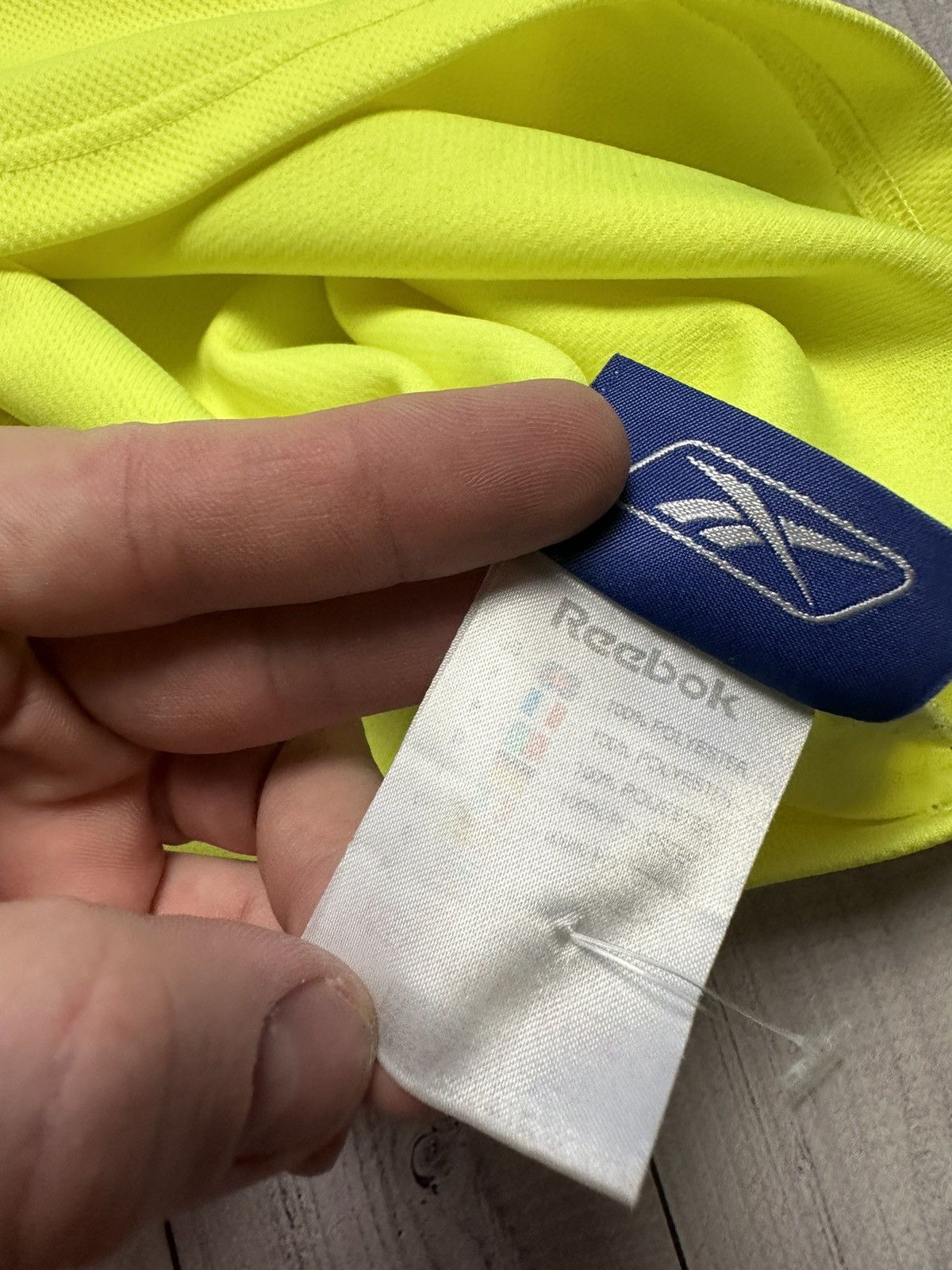 Reebok × Vintage Vintage Reebok Liverpool soccer jersey yellow rare size M Size US M / EU 48-50 / 2 - 8 Thumbnail
