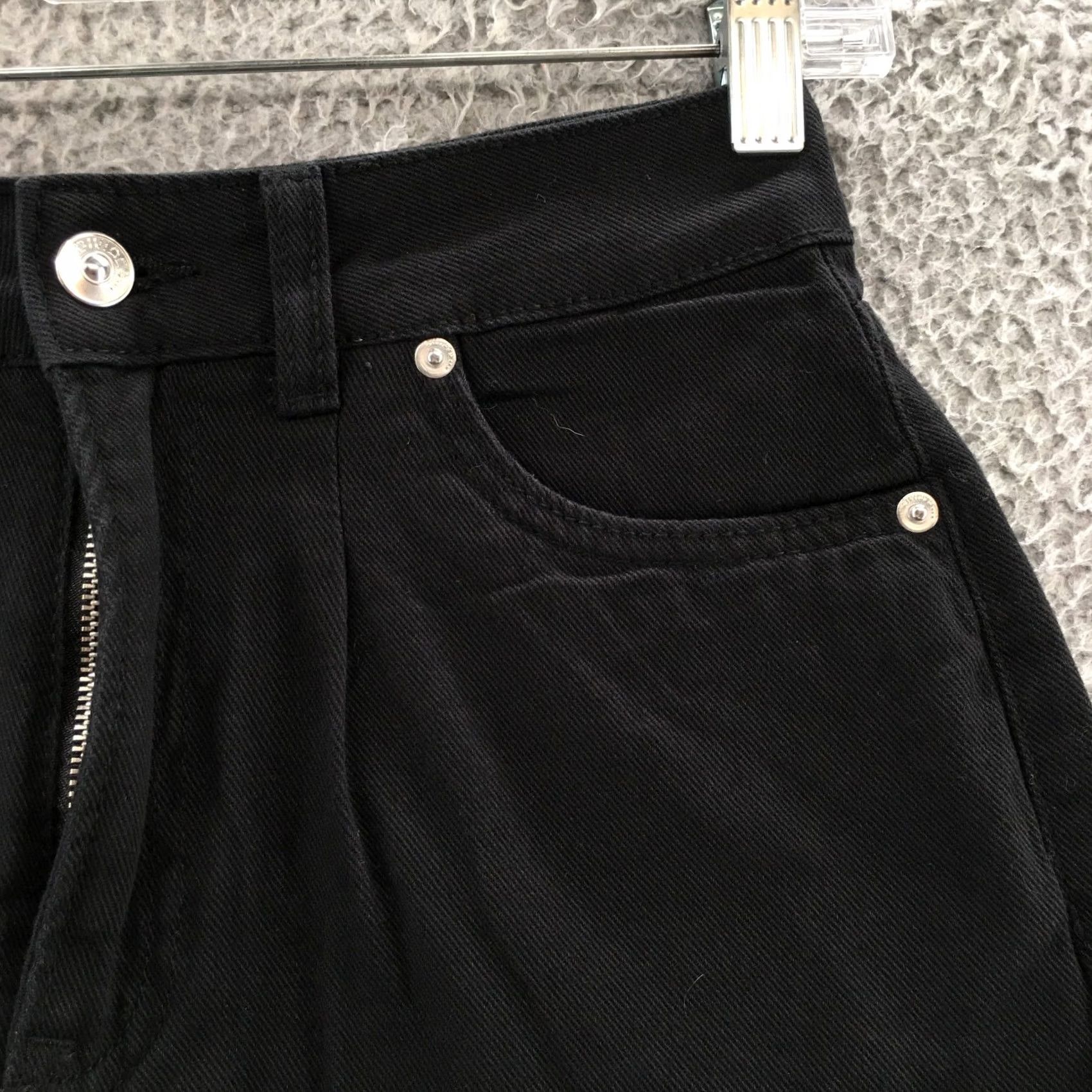 H&M Divided by H&M Mom Shorts Womens 2 Black High Rise 5 Pockets NEW Denim Cotton 26x4 Original Waist 26 in Size 26" / US 2 / IT 38 - 5 Thumbnail