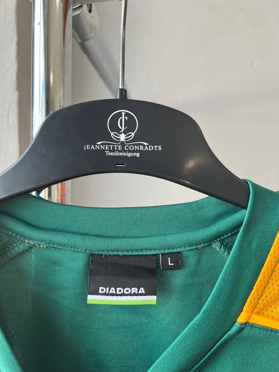 Diadora 2006 SOUTH AFRICA TEAM HOME SOCCER FOOTBALL DIADORA JERSEY L Size US L / EU 52-54 / 3 - 7 Thumbnail
