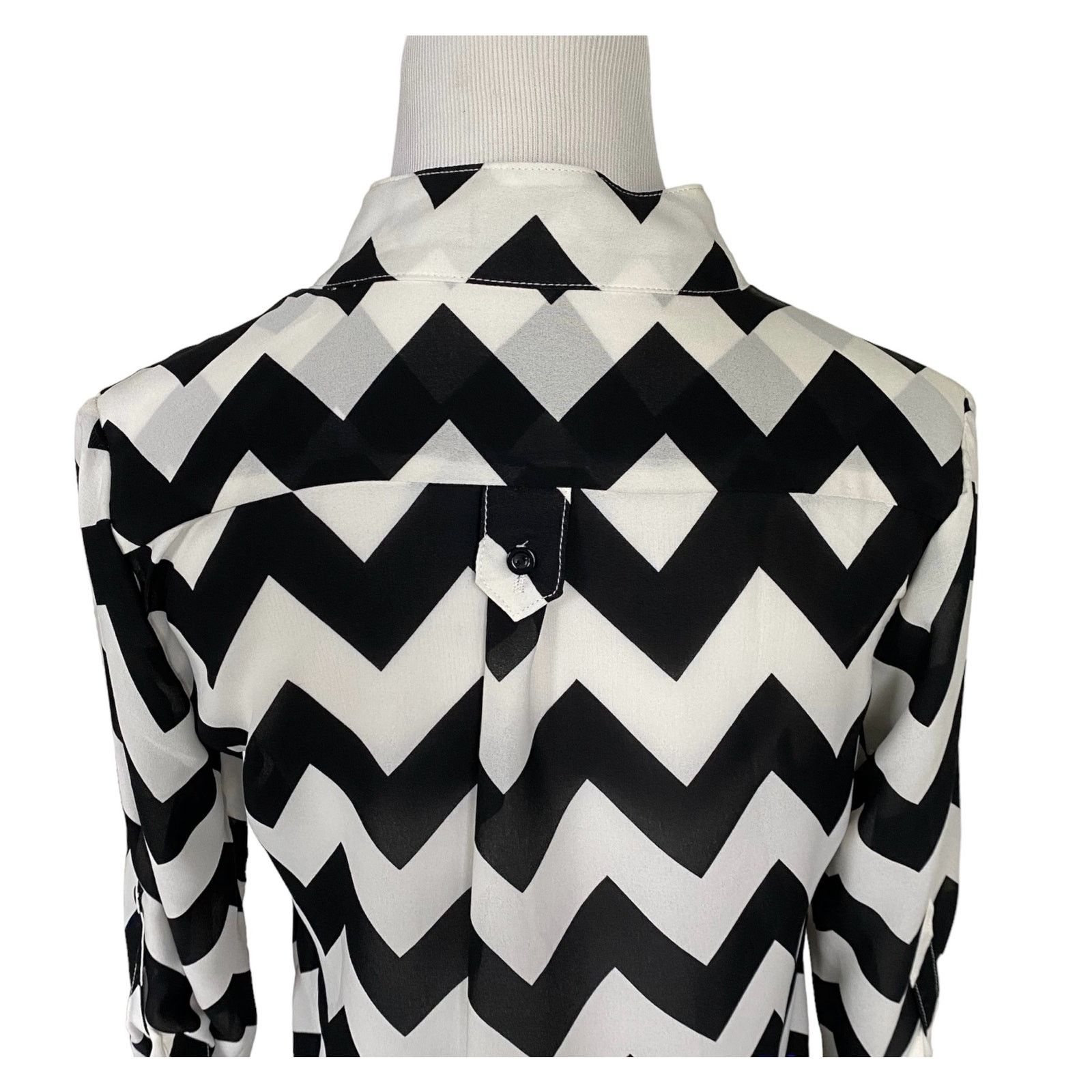 Other NEW Small Black White Chevron 3/4 Roll Tab Sleeves Tunic Size S / US 4 / IT 40 - 3 Thumbnail