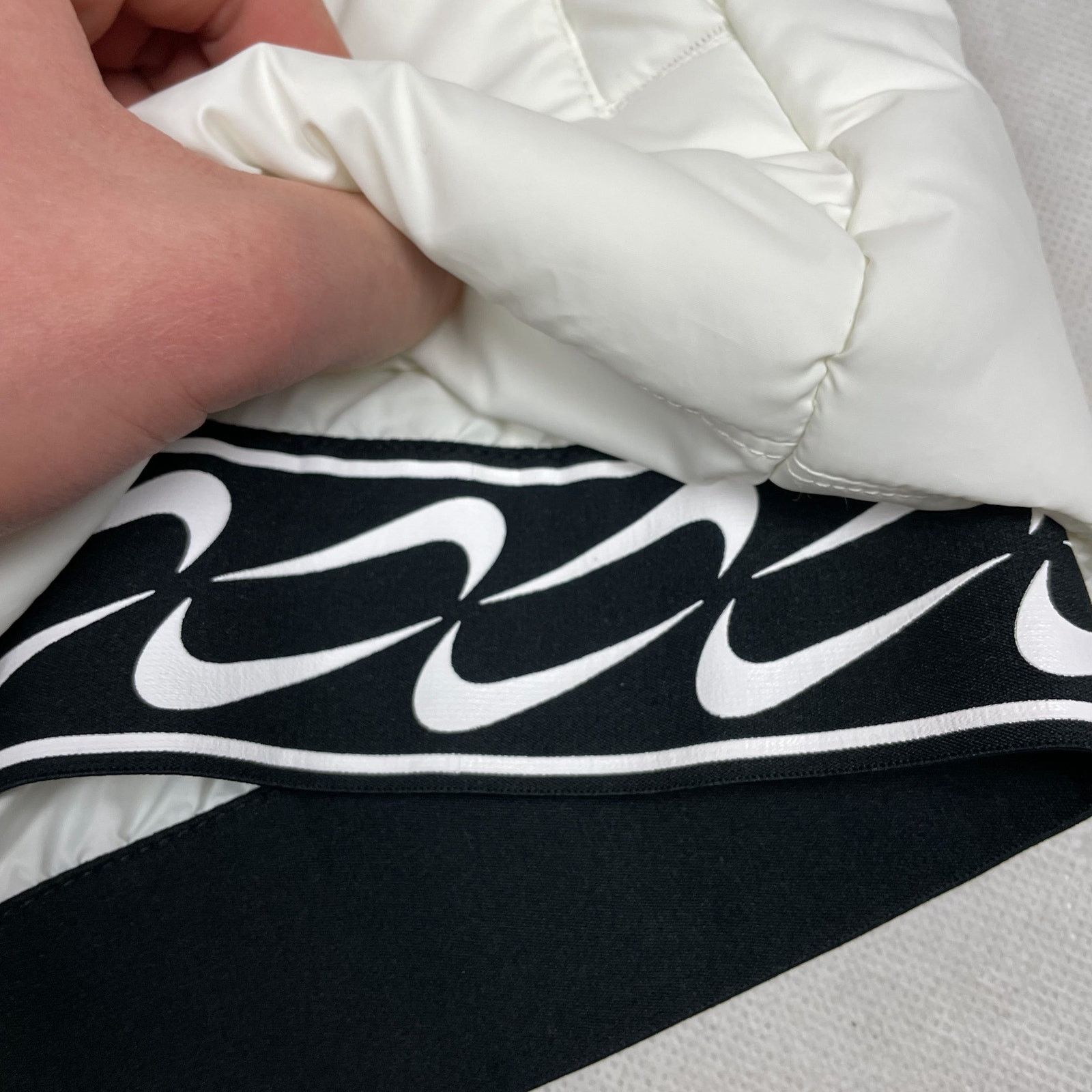 Nike Nike Women's White Outdoor Hooded Full Zip Puffer Jacket XS Size XS / US 0-2 / IT 36-38 - 11 Thumbnail