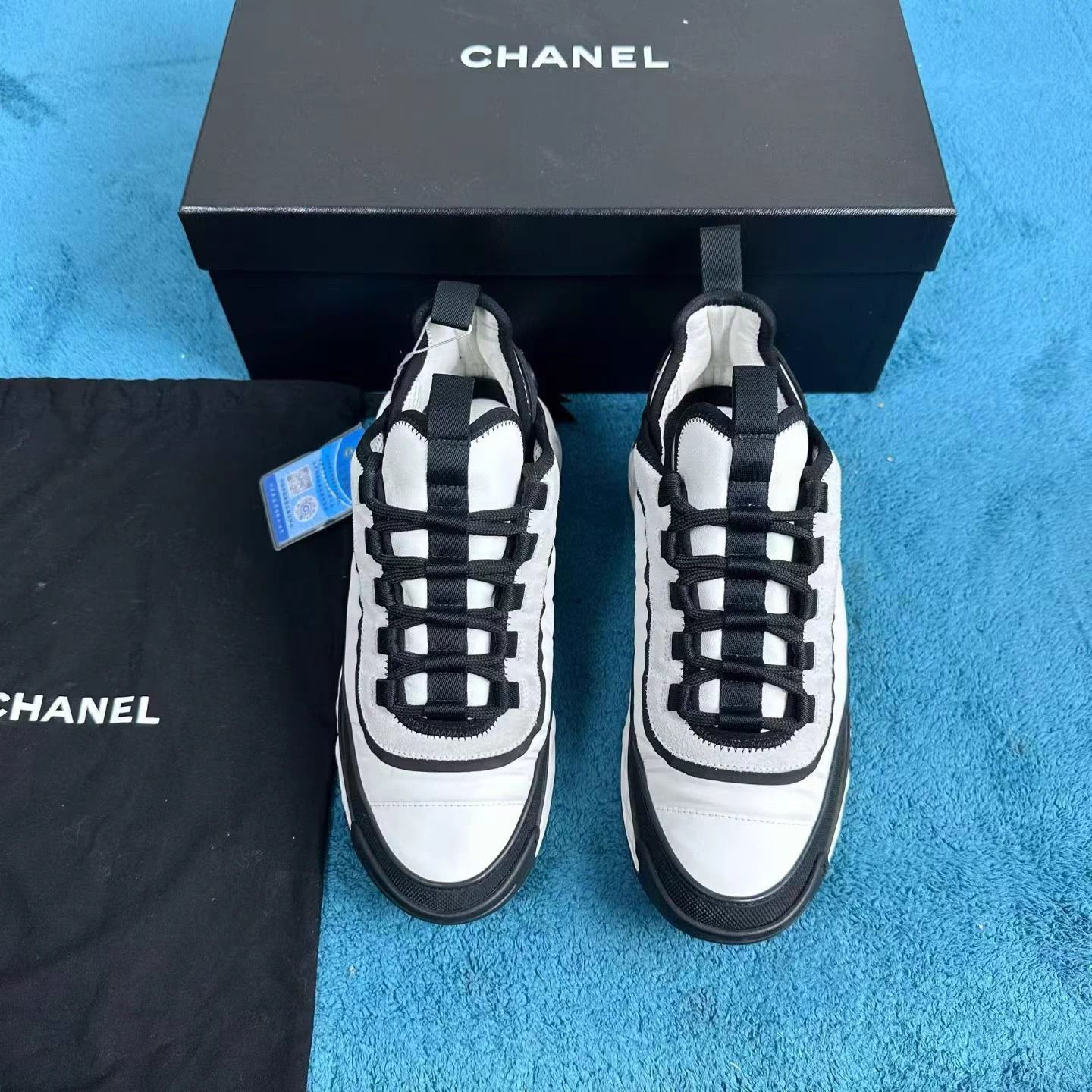 Chanel Chanel Gold Logo Leather Low-Top Sneakers Black/White 37.5 Size US 6.5 / IT 36.5 - 1 Thumbnail