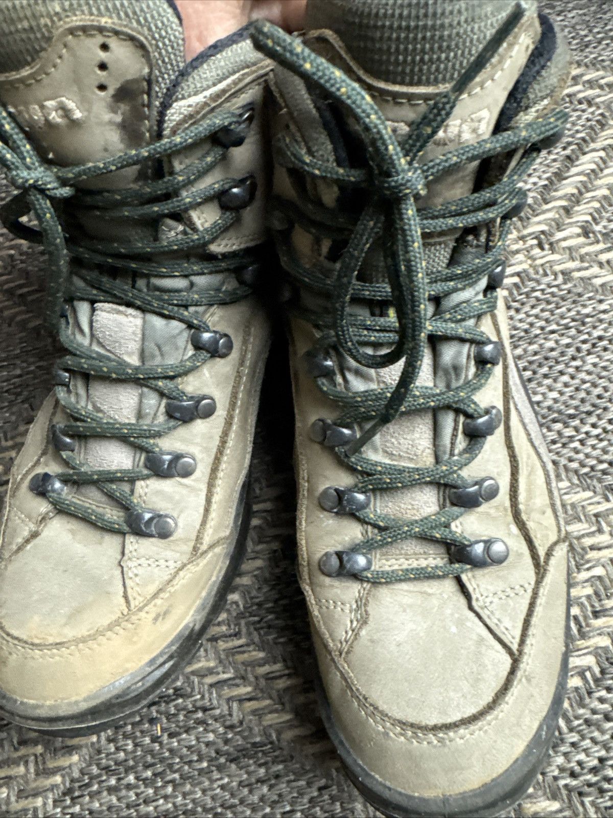 LOWA LOWA Renegade GTX Mid Women’s Hiking Boots 6.5 Wide Size US 6.5 / IT 36.5 - 6 Thumbnail