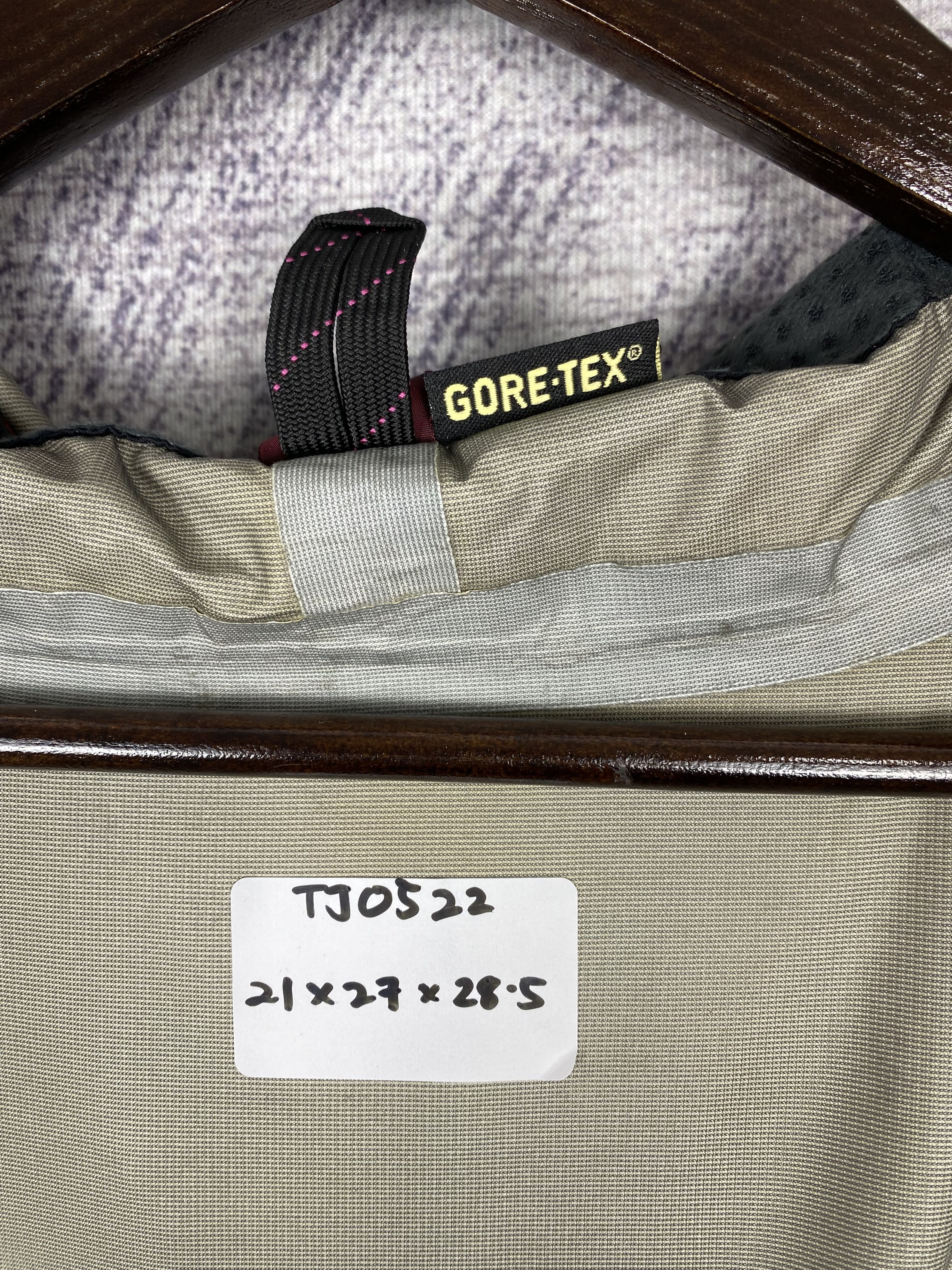 Goretex Vintage Montbell Gore-Tex Waterproof Hooded Jacket Size US S / EU 44-46 / 1 - 10 Thumbnail