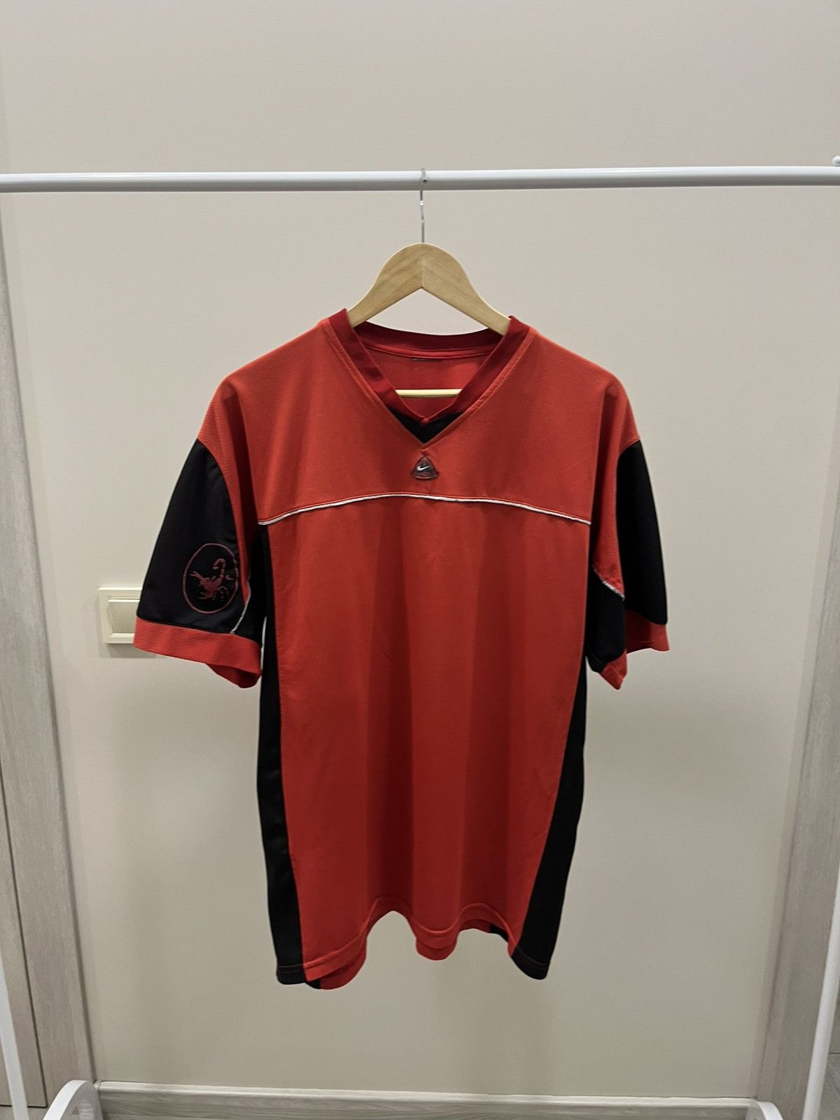 Nike Vintage Nike ACG Center Logo Tee Y2k Nike Acg Tshirt size XL Size US XL / EU 56 / 4 - 1 Thumbnail