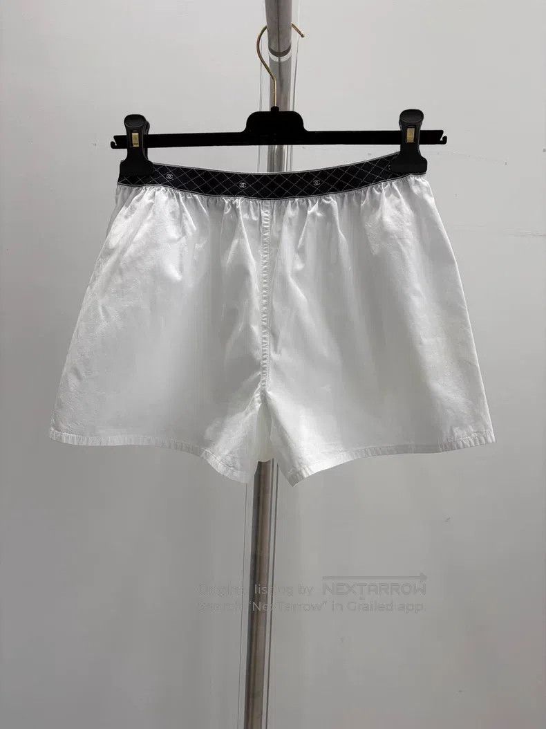 Chanel Chanel Elastic waist white shorts Size 42" / US 20 - 2 Thumbnail