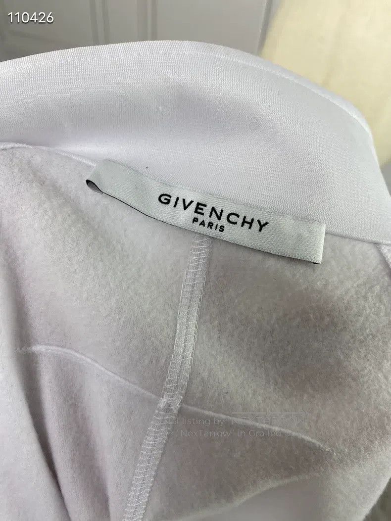 Givenchy Givenchy Size40 White Sportswear White Sportswear Size US M / EU 48-50 / 2 - 4 Thumbnail