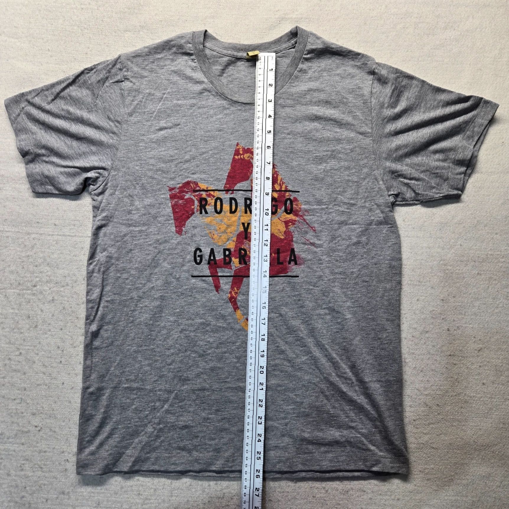 Vintage RODRIGO Y GABRIELA Concert Shirt US 2014 Gray Adult Large T-Shirt Graphic Tee Band Memorabilia Size US L / EU 52-54 / 3 - 5 Thumbnail