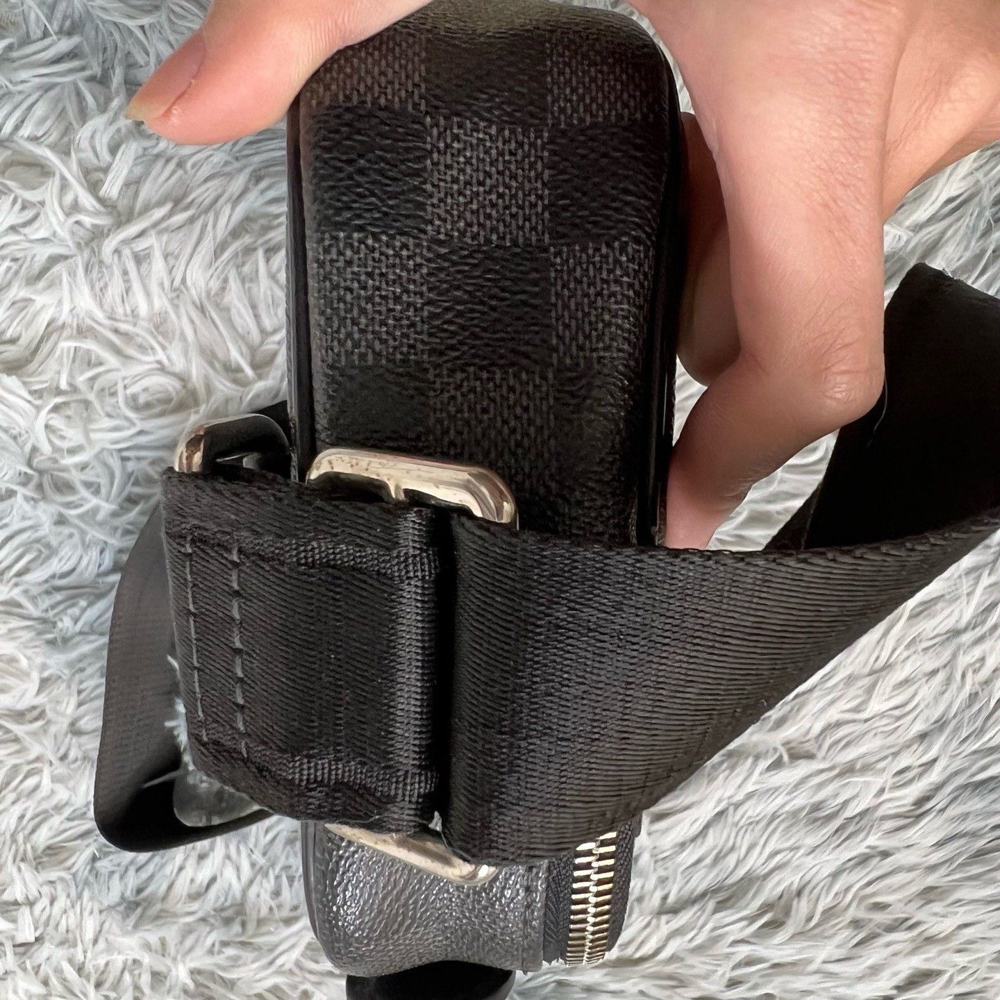 Louis Vuitton Louis Vuitton Waist Crossbody Bag Size ONE SIZE - 5 Thumbnail