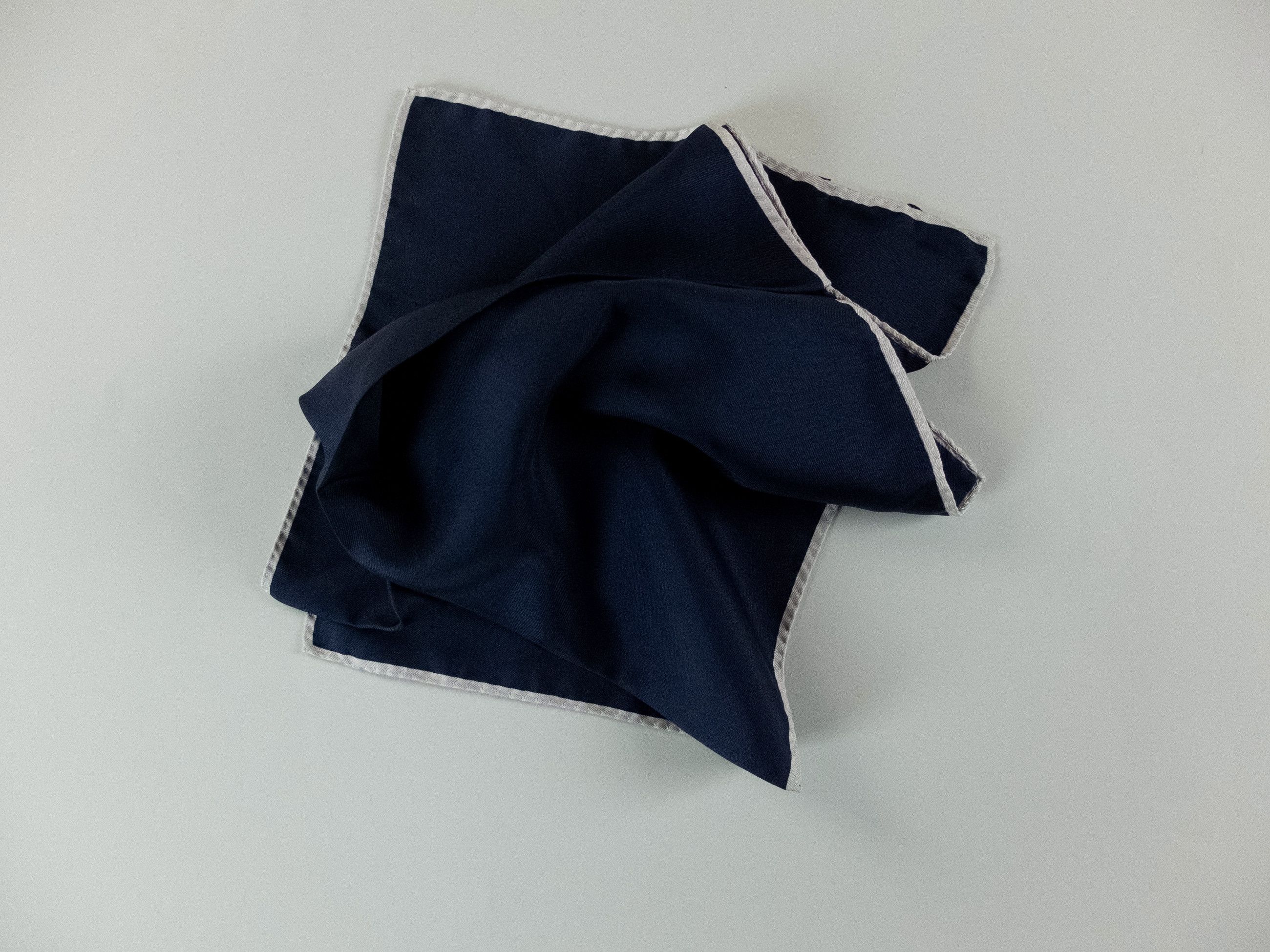 Drake's DRAKE'S of London solid navy blue silk pocket square q Size ONE SIZE - 3 Thumbnail