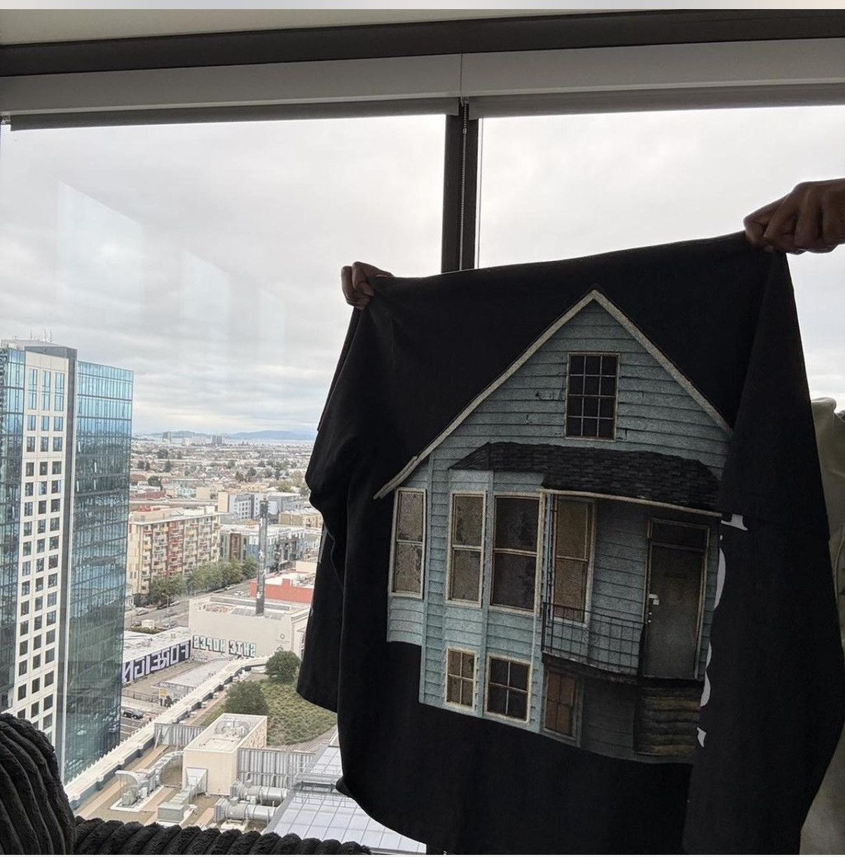 Balenciaga × Gap × Kanye West Donda Listening Party Merch Size US XL / EU 56 / 4 - 2 Thumbnail