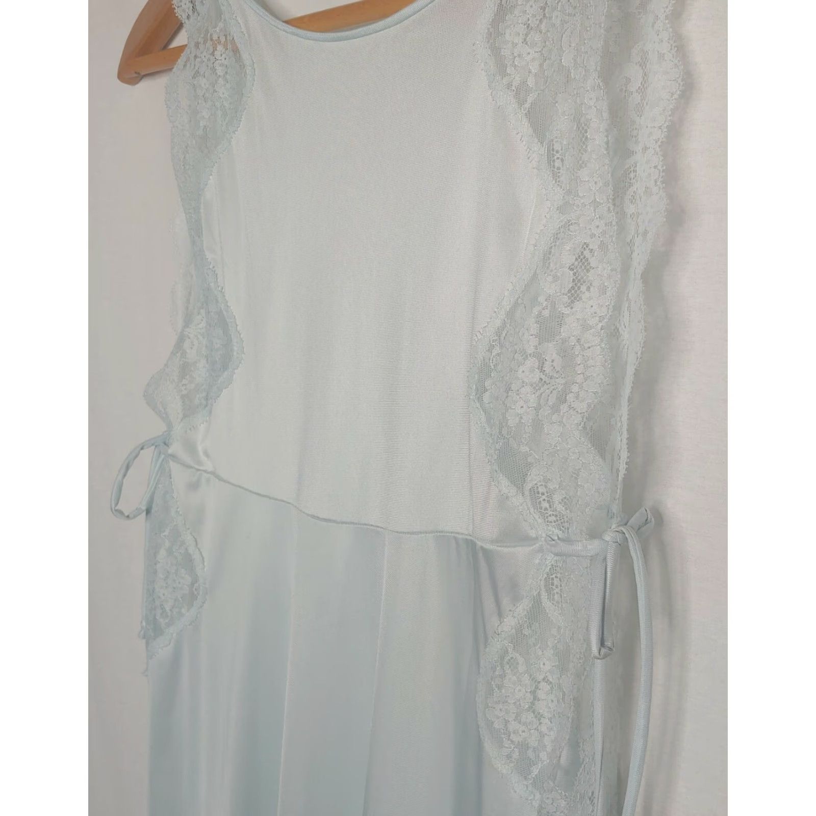 Vintage VINTAGE 1980s Women's Medium Nightgown Nylon Lace Sleeveless Blue Sexy Lounge Wear Size ONE SIZE - 4 Thumbnail